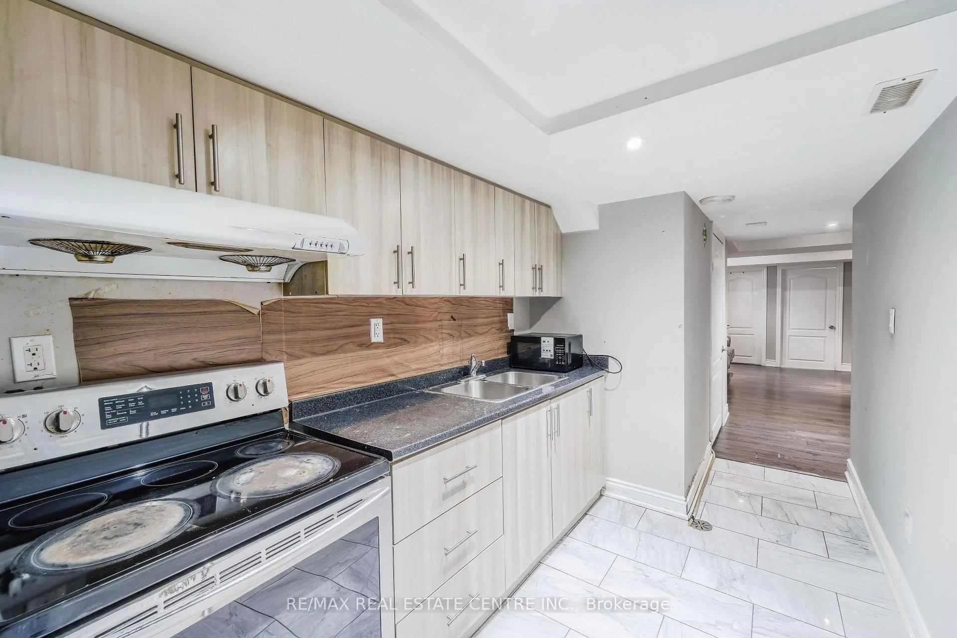 Photo 25 of 10 Ebury Drive, Brampton, Credit Valley — HOMEH