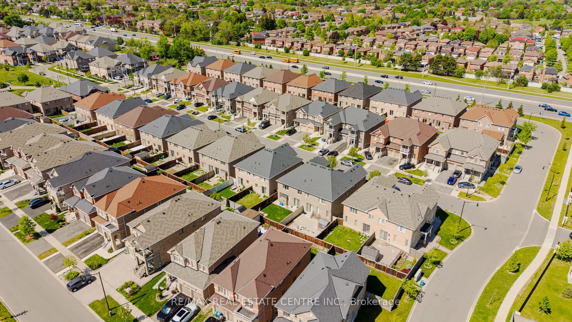 Photo 33 of 10 Ebury Drive, Brampton, Credit Valley — HOMEH