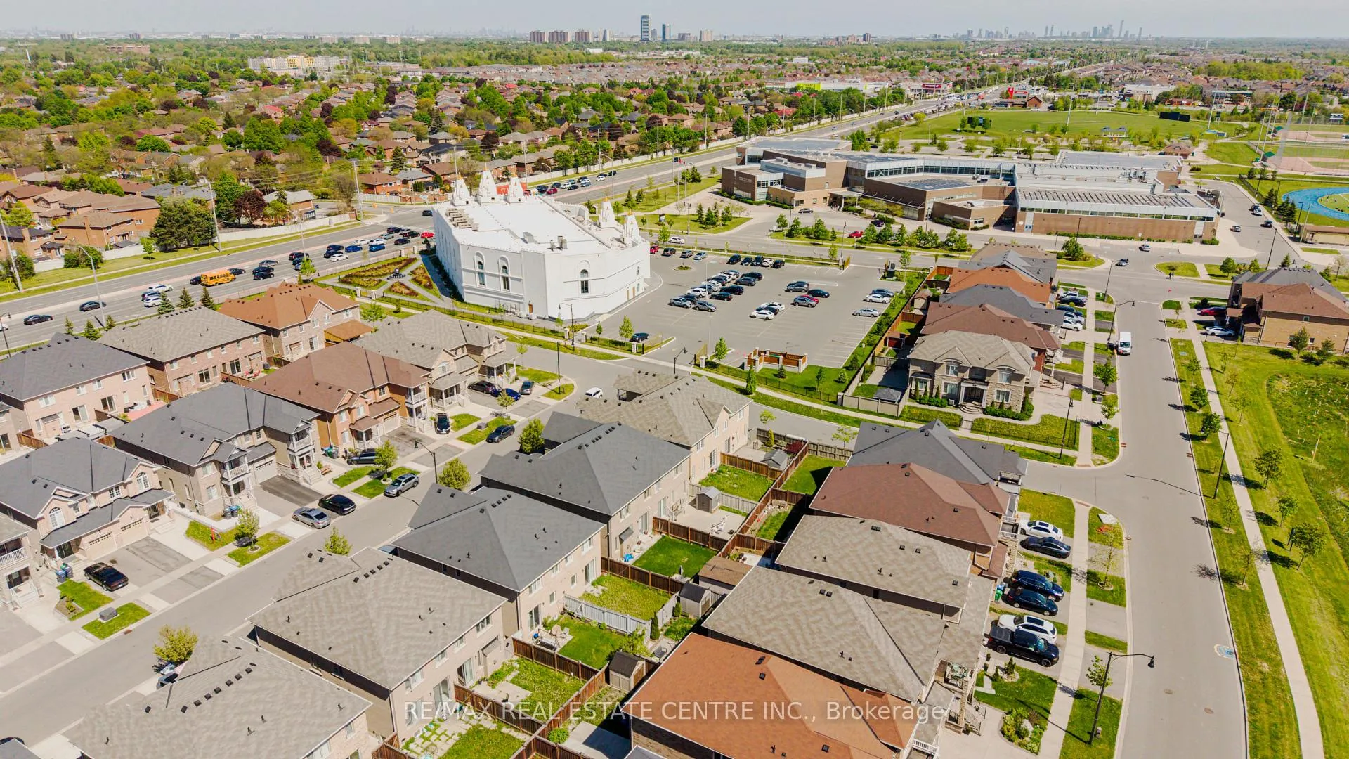 Photo 34 of 10 Ebury Drive, Brampton, Credit Valley — HOMEH