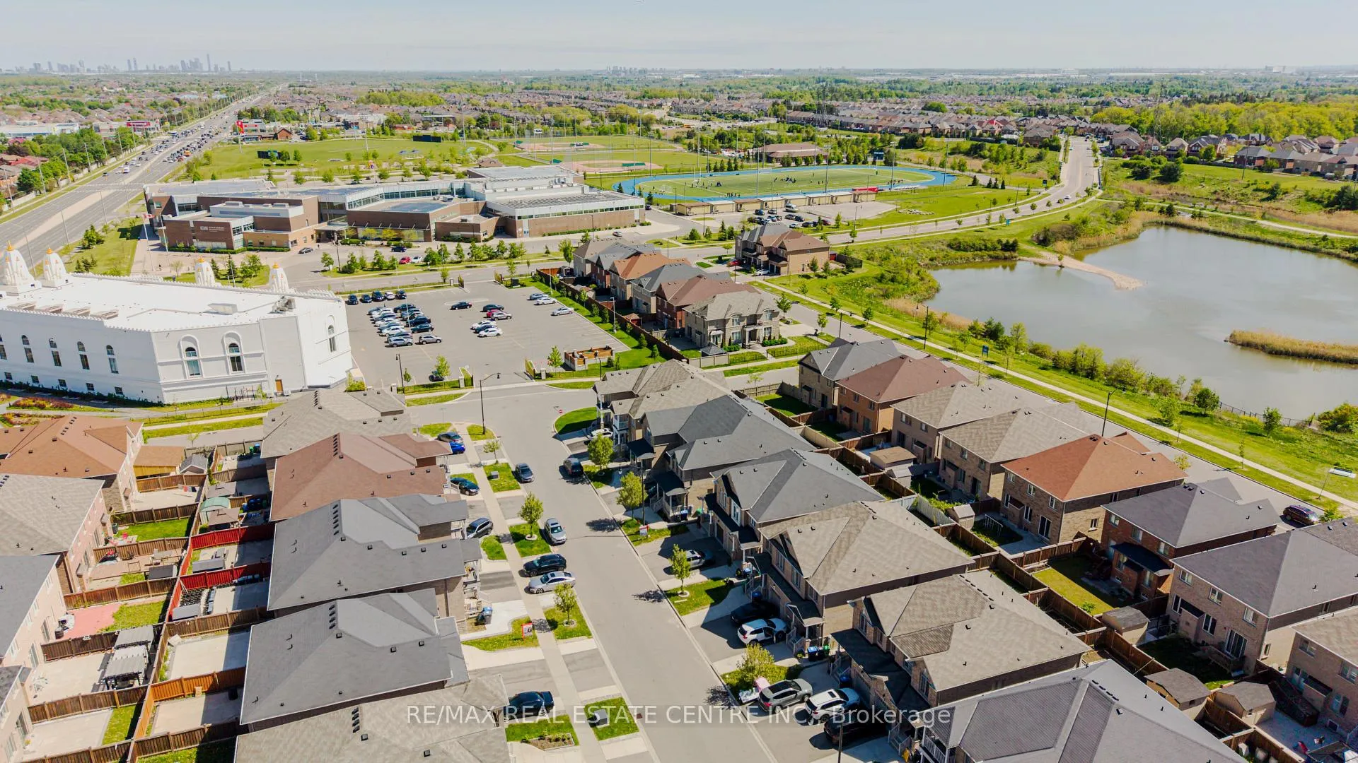 Photo 35 of 10 Ebury Drive, Brampton, Credit Valley — HOMEH