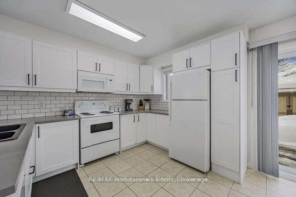Photo 8 of 66 Coleman Drive, Barrie, Edgehill Drive — HOMEH
