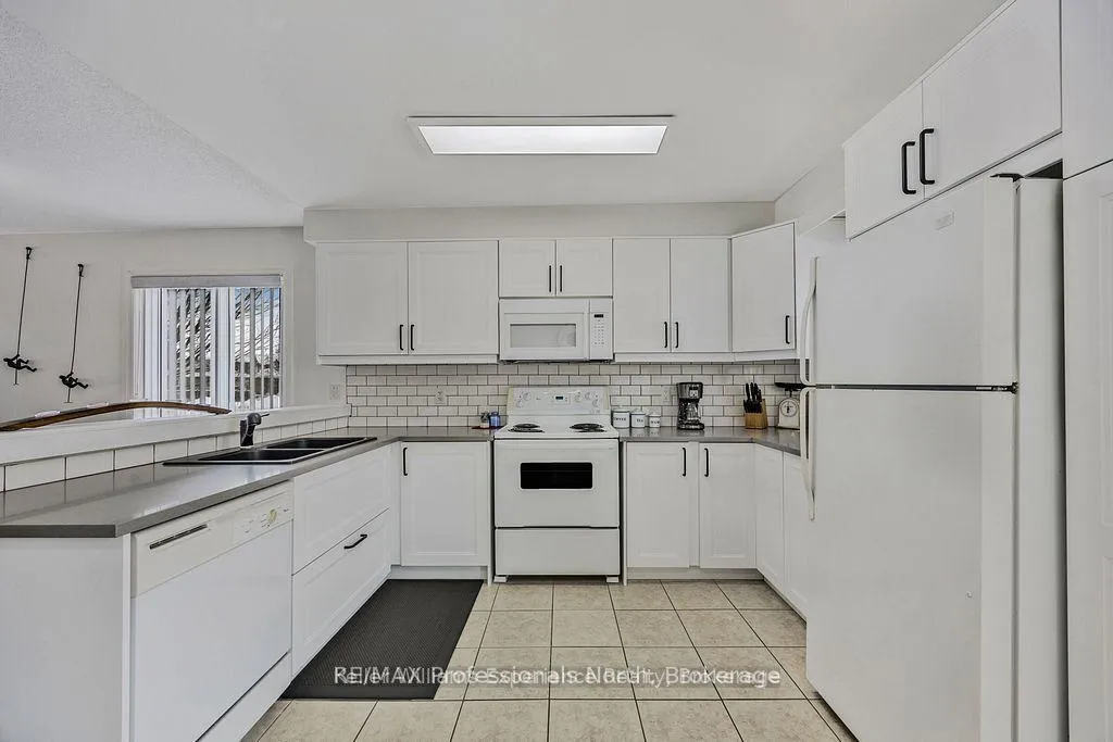 Photo 9 of 66 Coleman Drive, Barrie, Edgehill Drive — HOMEH