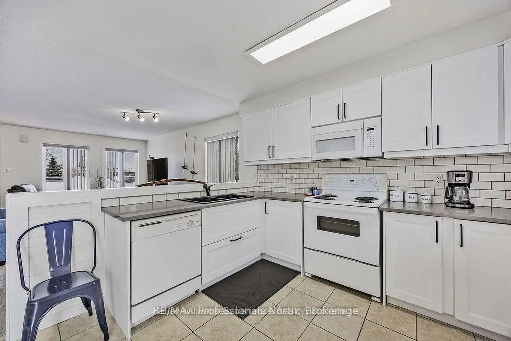 Photo 10 of 66 Coleman Drive, Barrie, Edgehill Drive — HOMEH