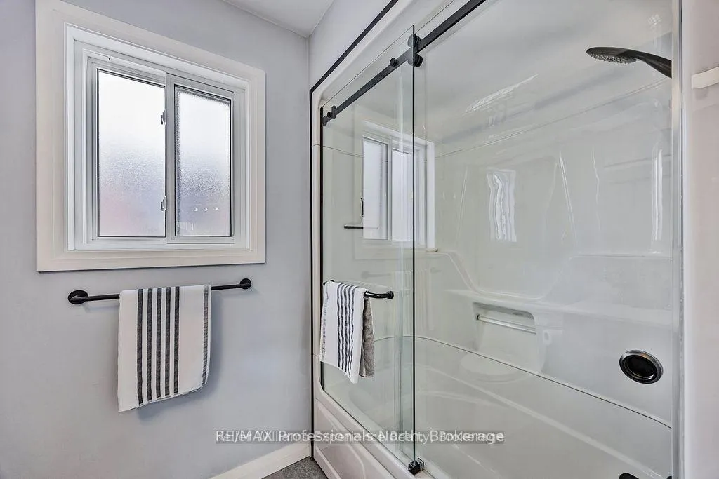 Photo 16 of 66 Coleman Drive, Barrie, Edgehill Drive — HOMEH