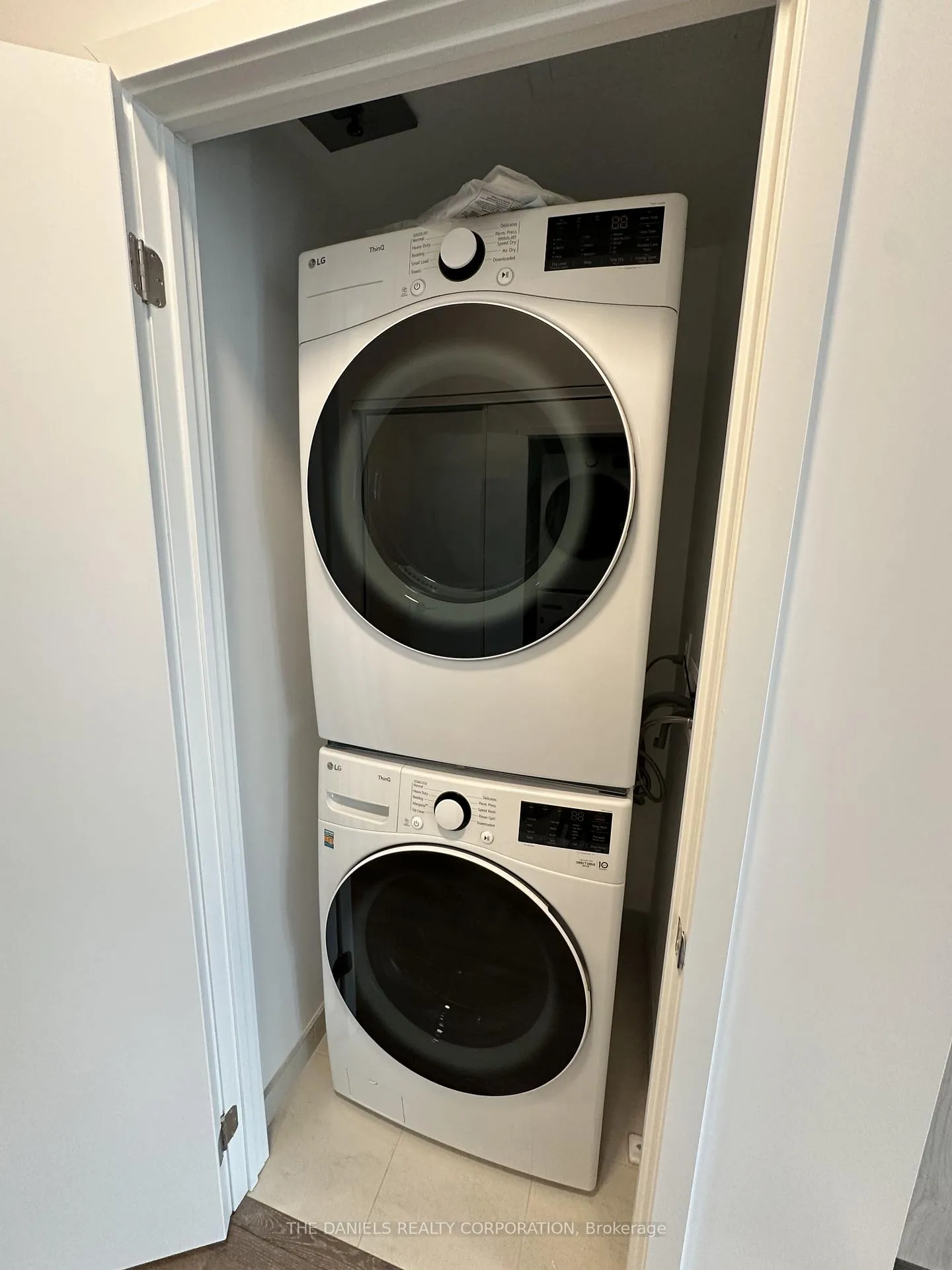 Photo 10 of Unit 2712, 395 Square One Drive, Mississauga, City Centre — HOMEH
