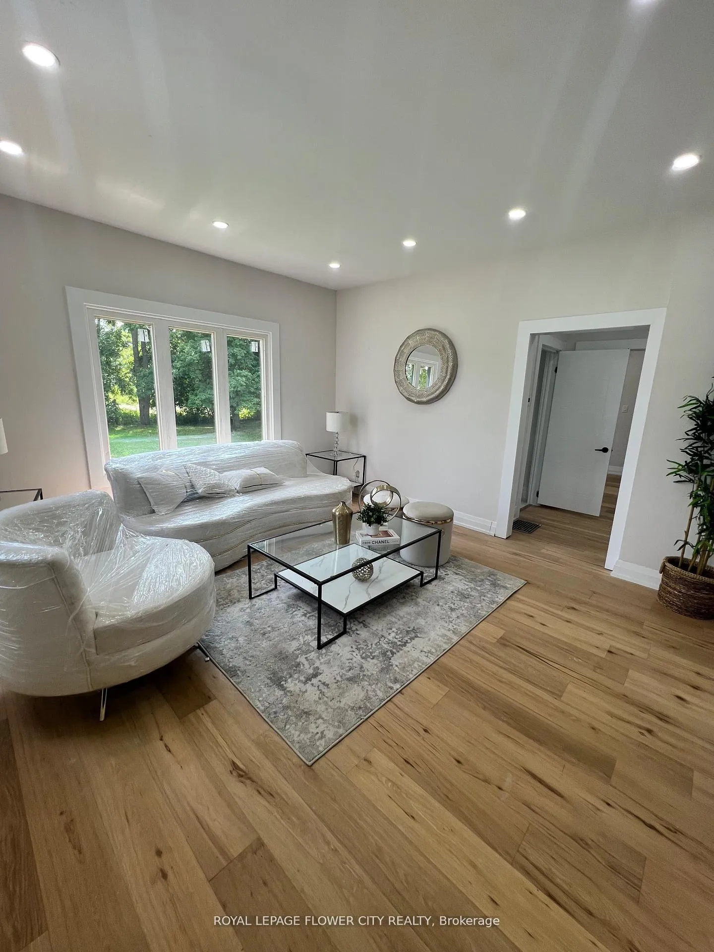 Photo 5 of 4509 White Oak Road, London, South W — HOMEH