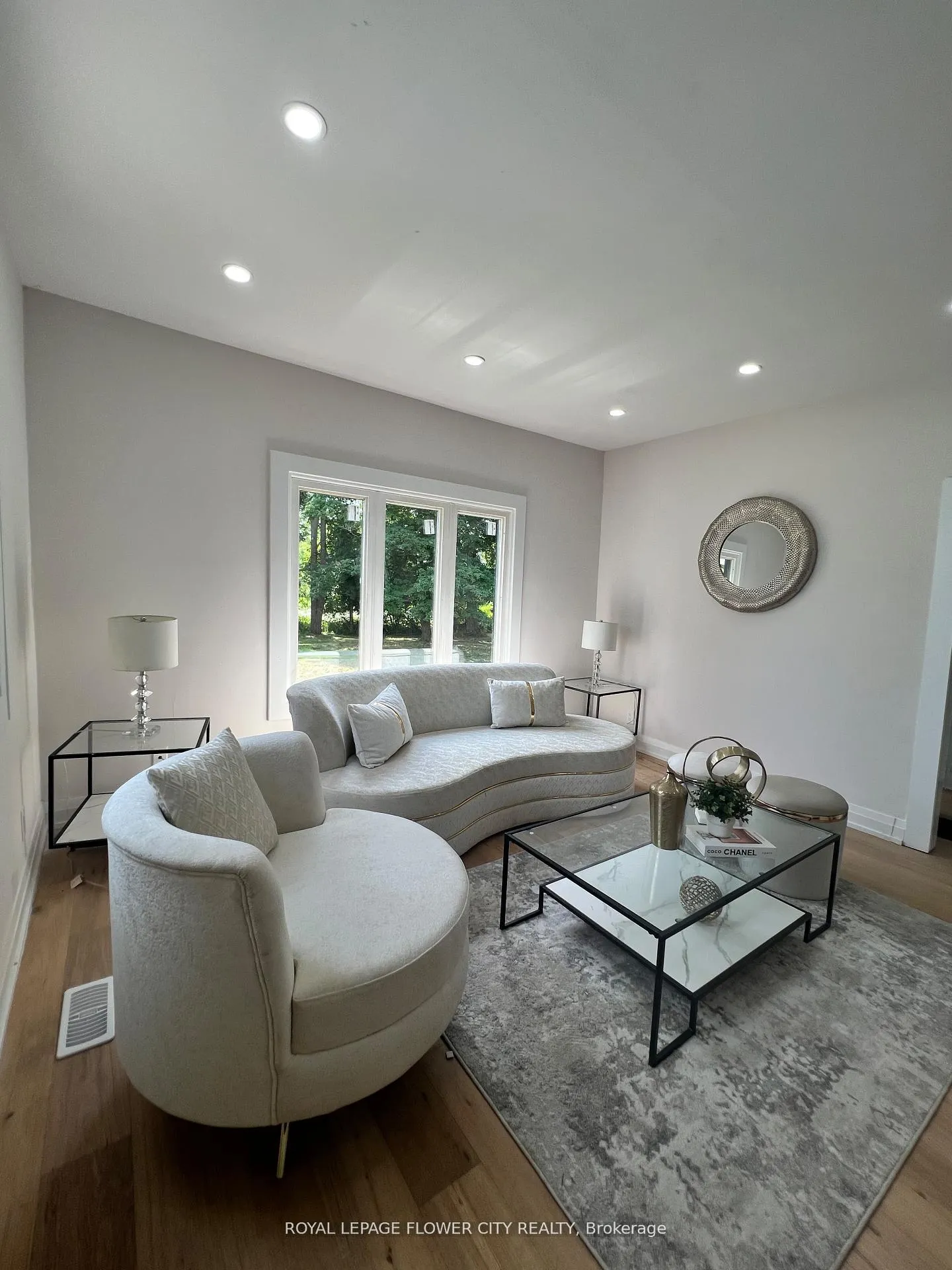 Photo 7 of 4509 White Oak Road, London, South W — HOMEH