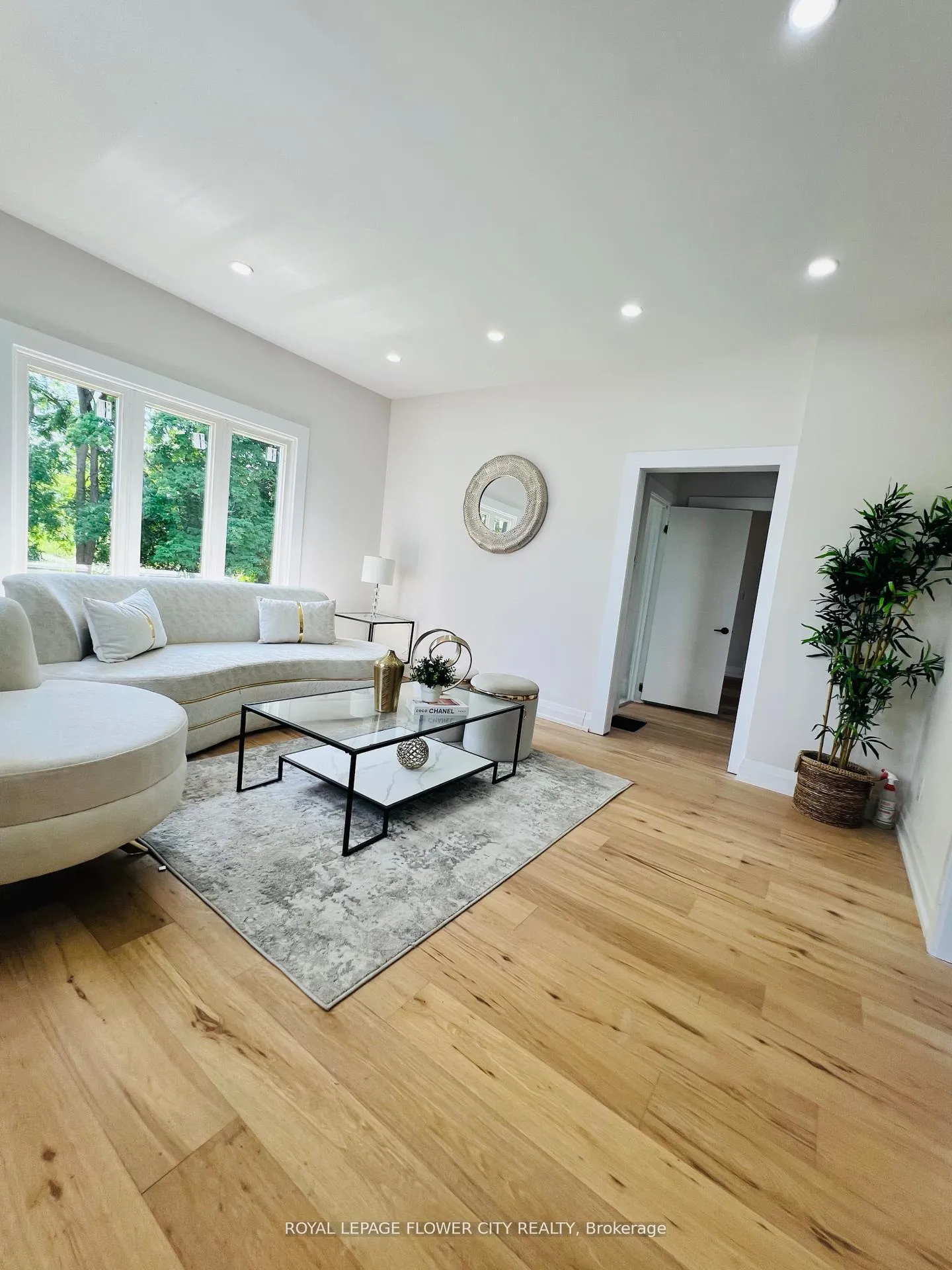 Photo 8 of 4509 White Oak Road, London, South W — HOMEH