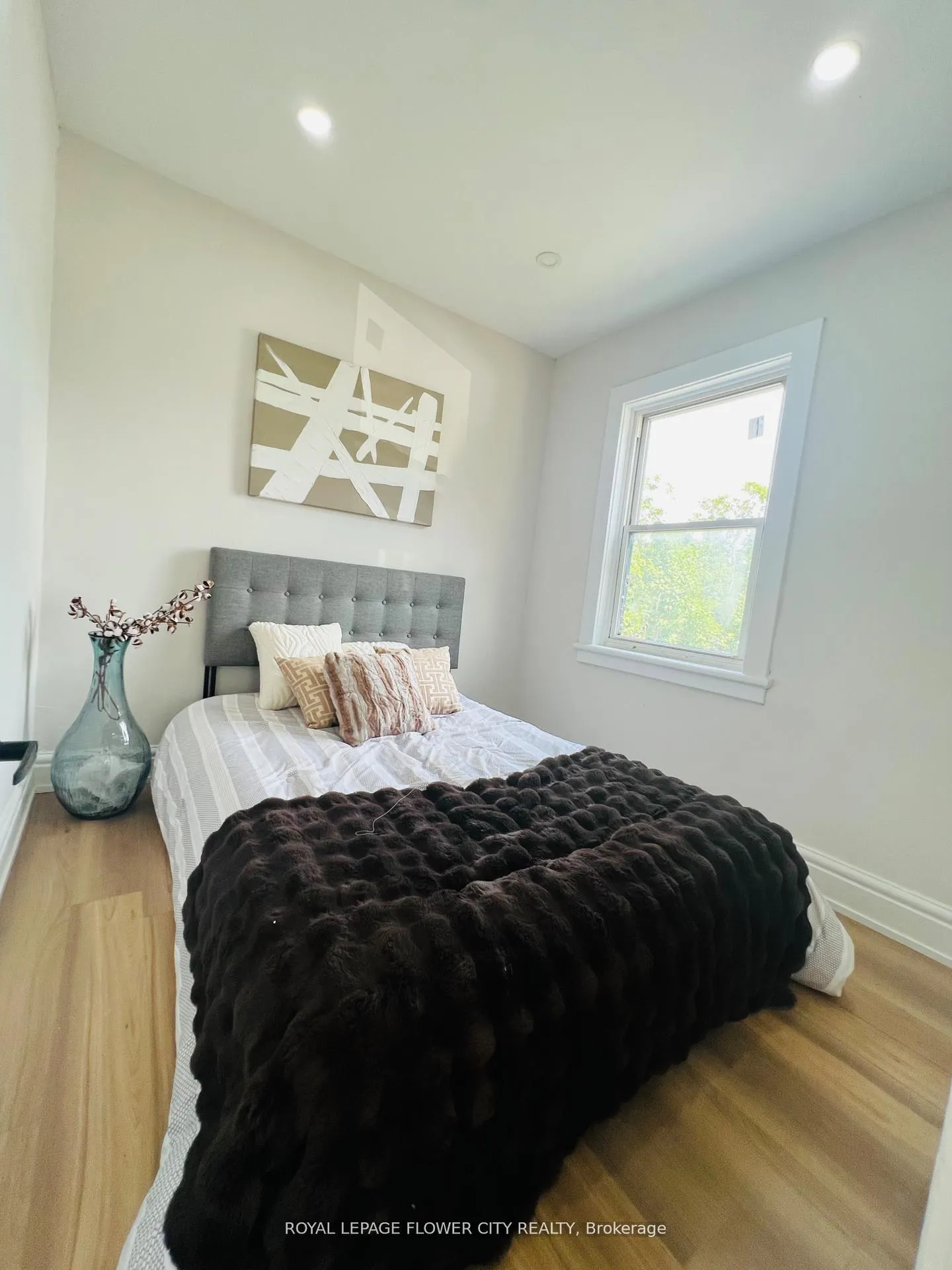 Photo 9 of 4509 White Oak Road, London, South W — HOMEH