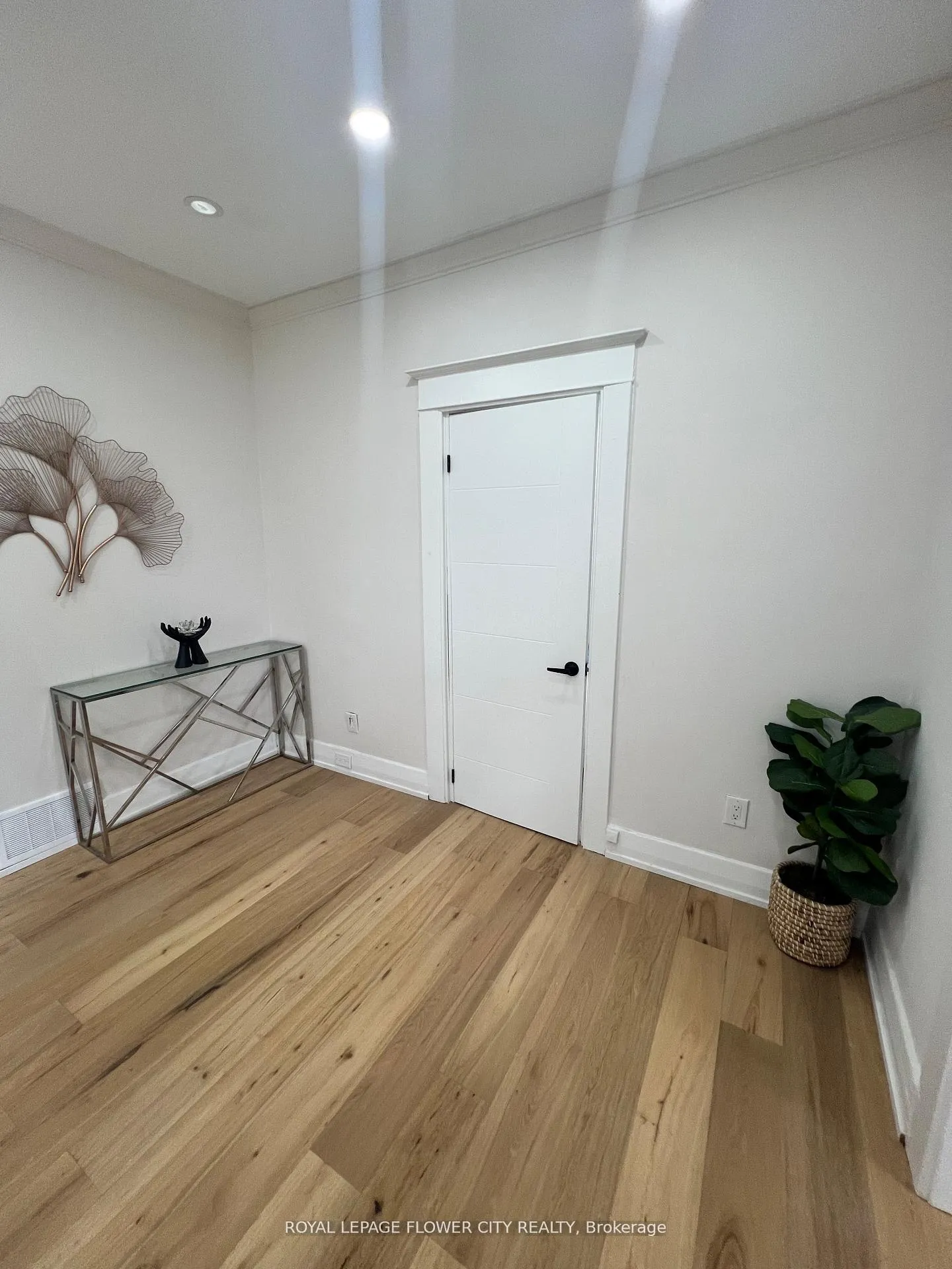 Photo 14 of 4509 White Oak Road, London, South W — HOMEH