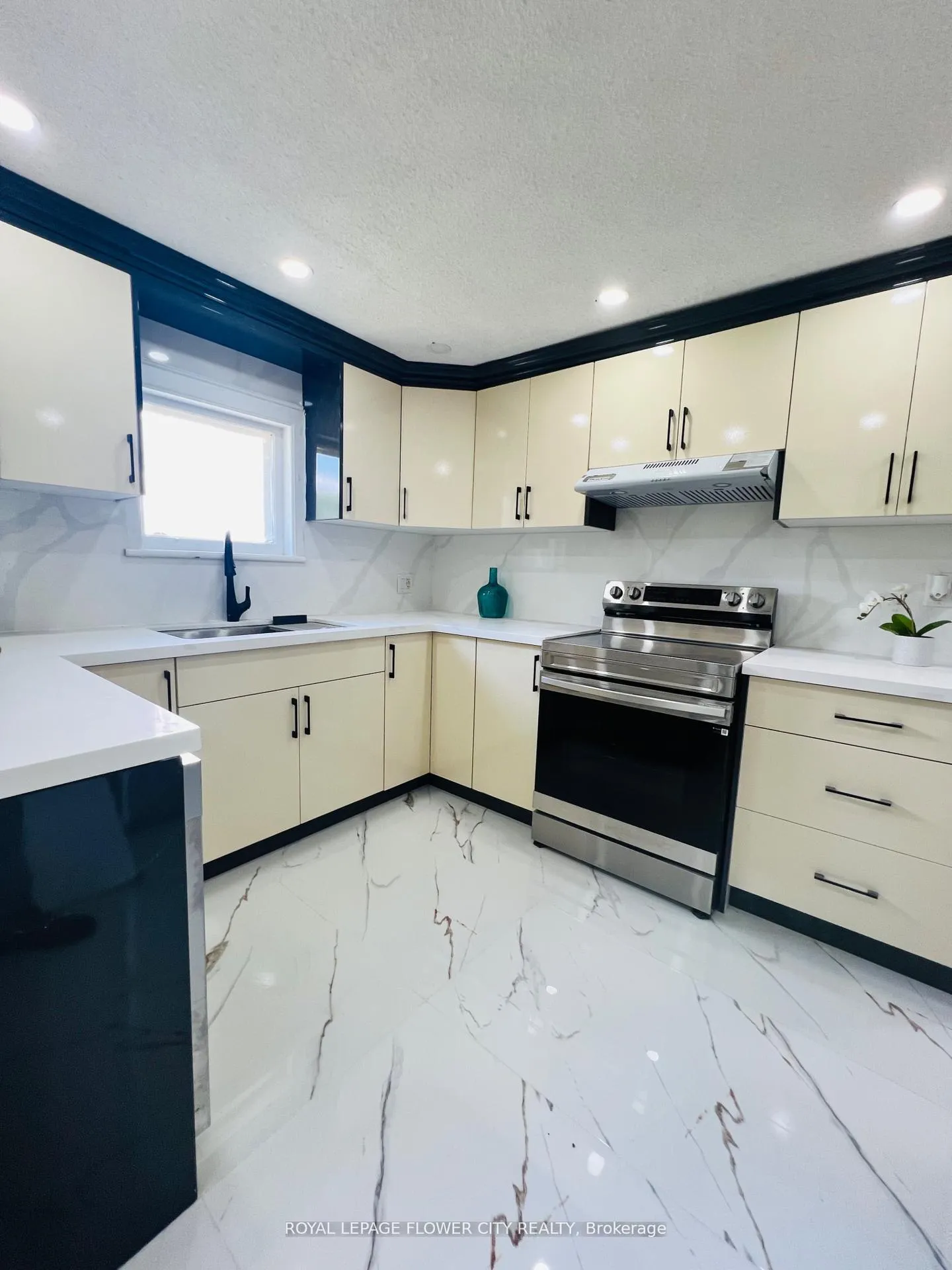 Photo 17 of 4509 White Oak Road, London, South W — HOMEH