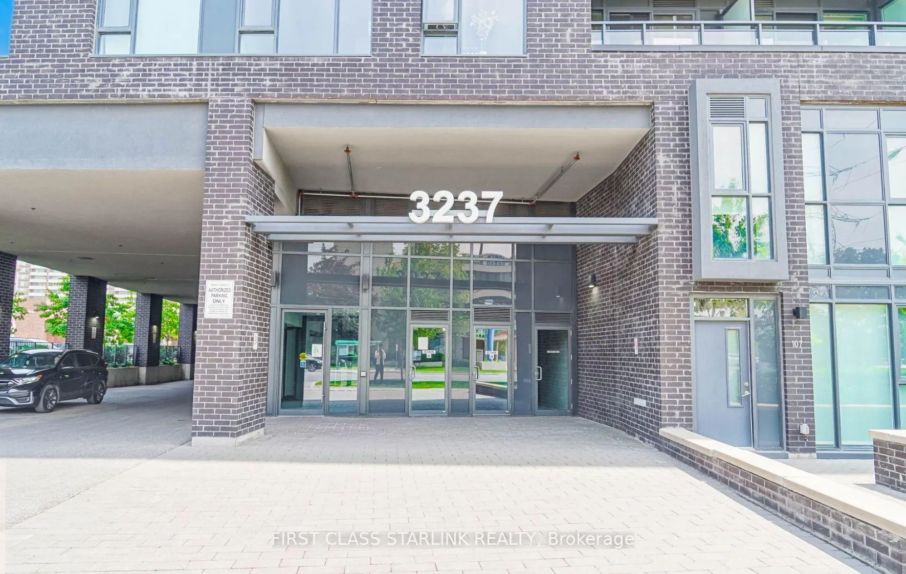 Photo 2 of Unit 805, 3237 Bayview Avenue, North York, Bayview Village — HOMEH