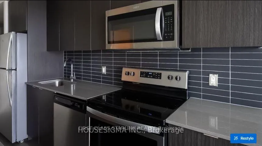 Photo 5 of Unit 805, 3237 Bayview Avenue, North York, Bayview Village — HOMEH