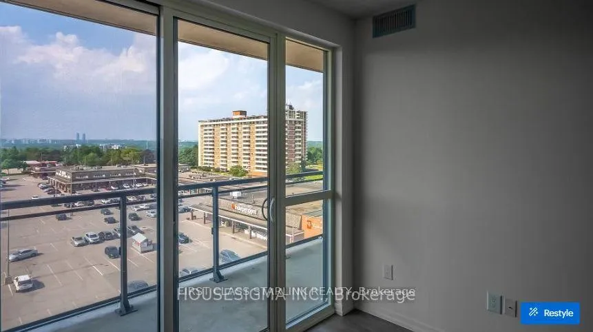 Photo 7 of Unit 805, 3237 Bayview Avenue, North York, Bayview Village — HOMEH