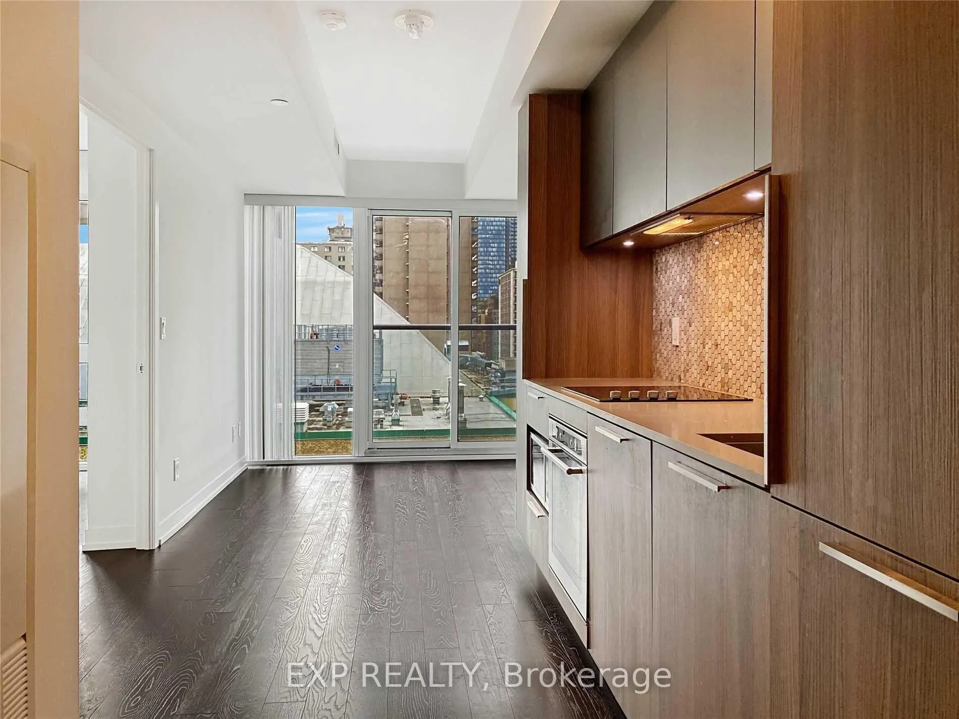 Front of Unit 1105, 85 Wood Street