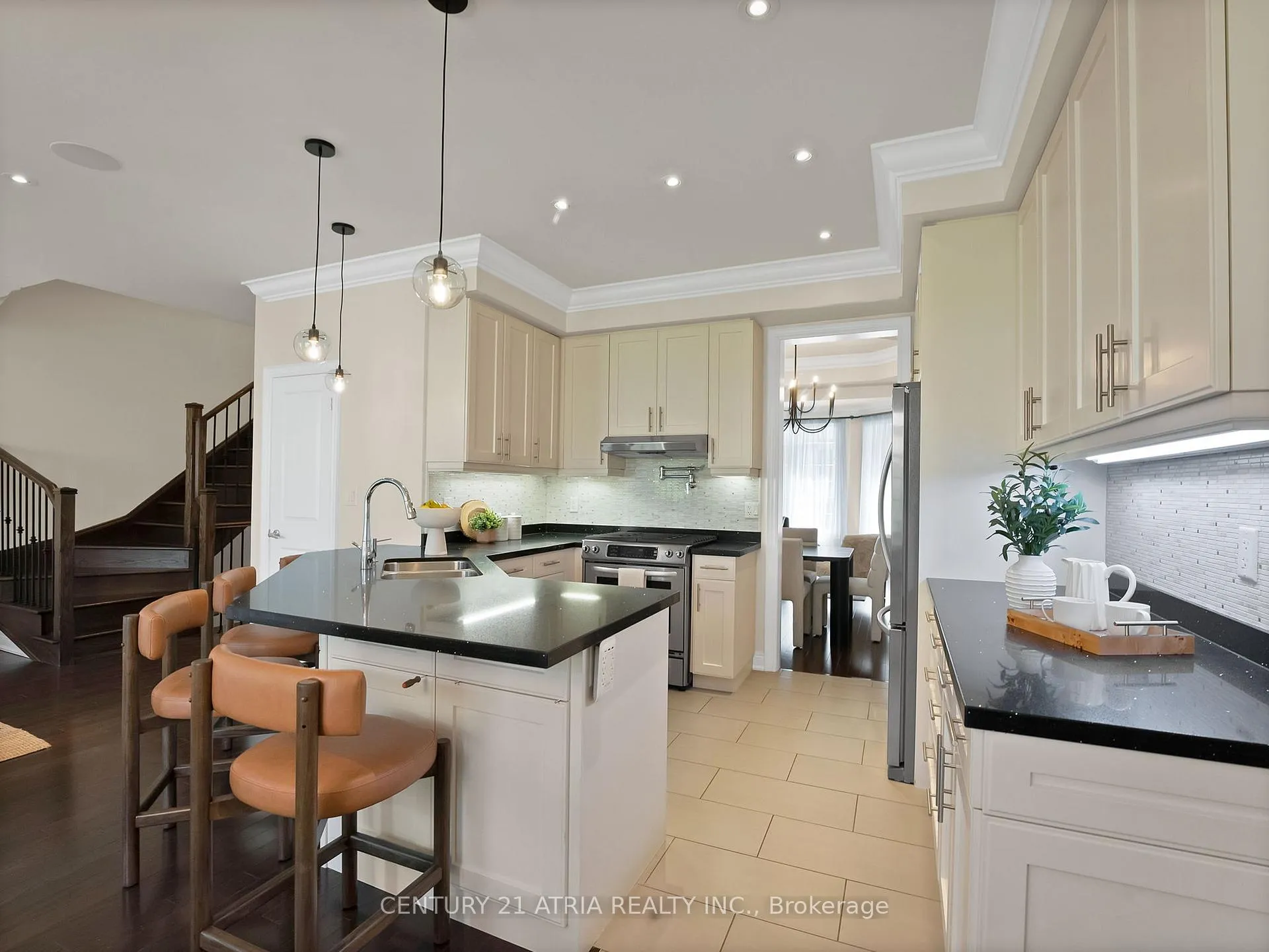 Photo 11 of 33 Bloorview Place, North York, Don Valley Village — HOMEH