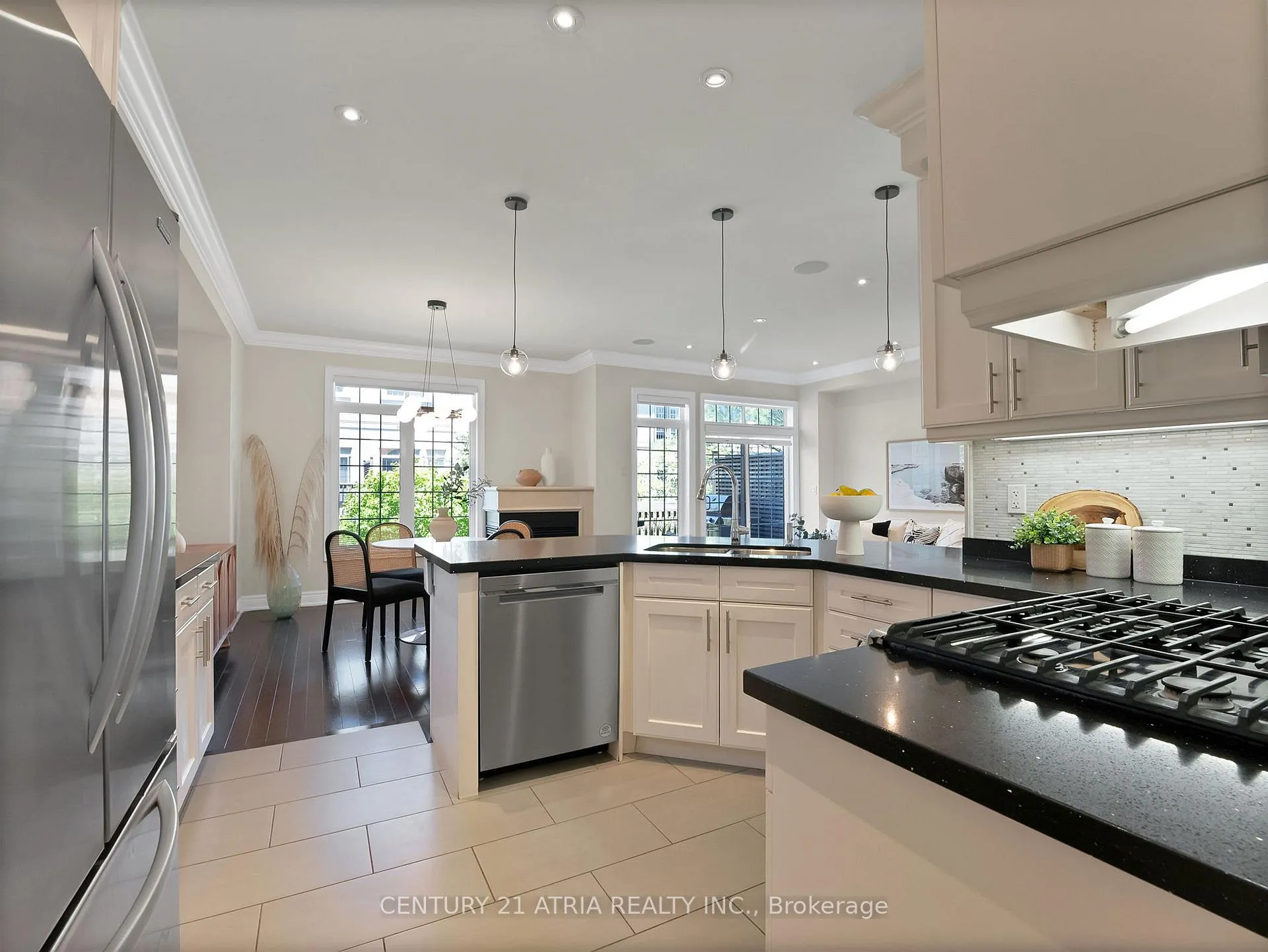 Photo 13 of 33 Bloorview Place, North York, Don Valley Village — HOMEH