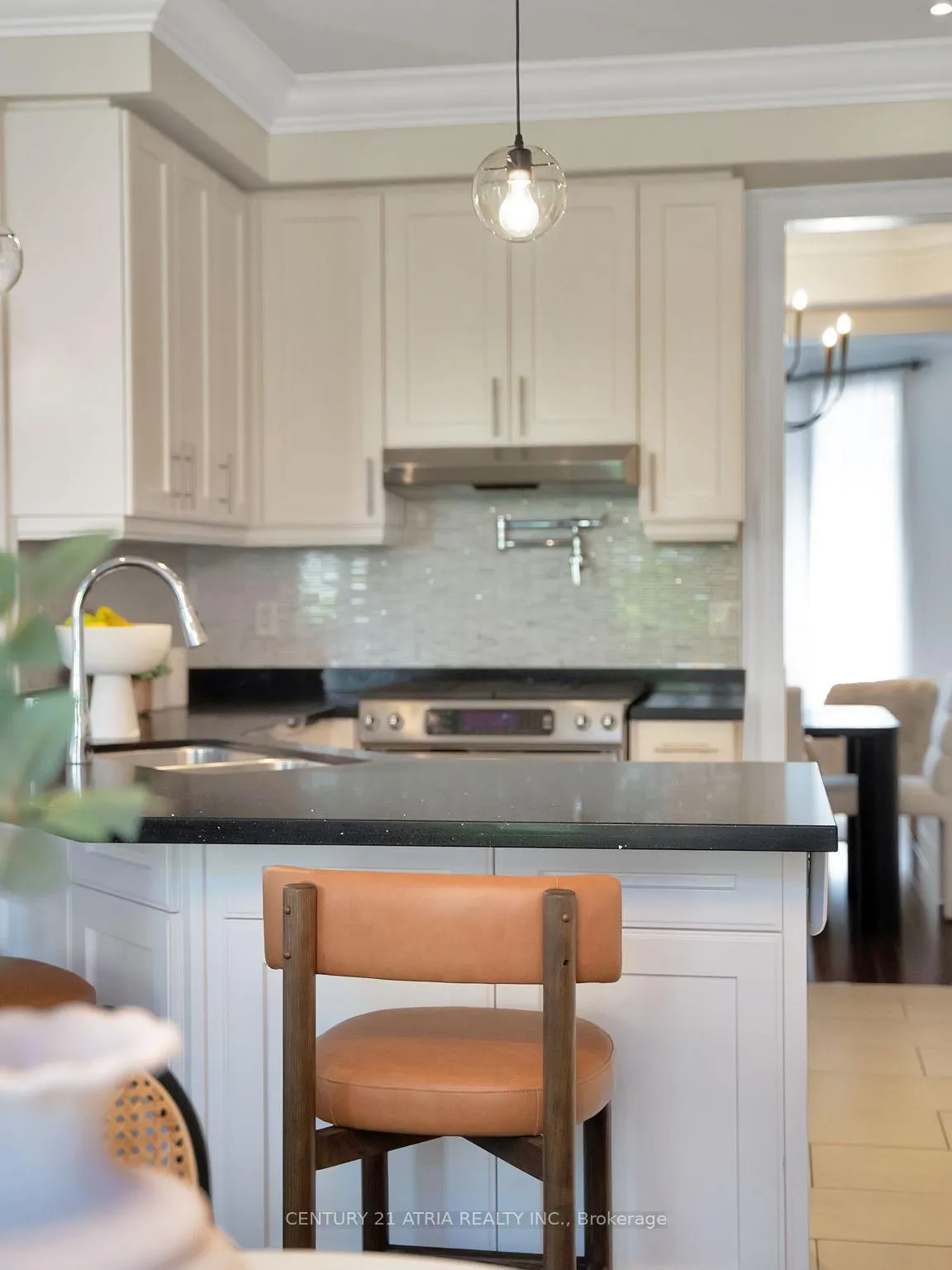 Photo 14 of 33 Bloorview Place, North York, Don Valley Village — HOMEH