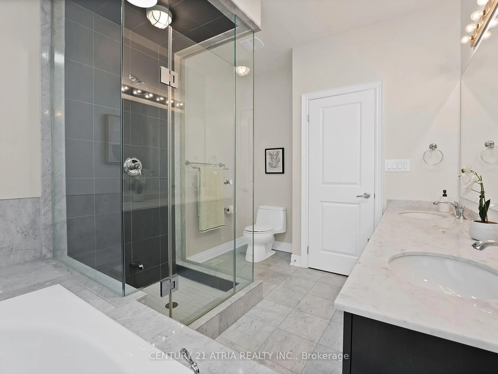 Photo 24 of 33 Bloorview Place, North York, Don Valley Village — HOMEH