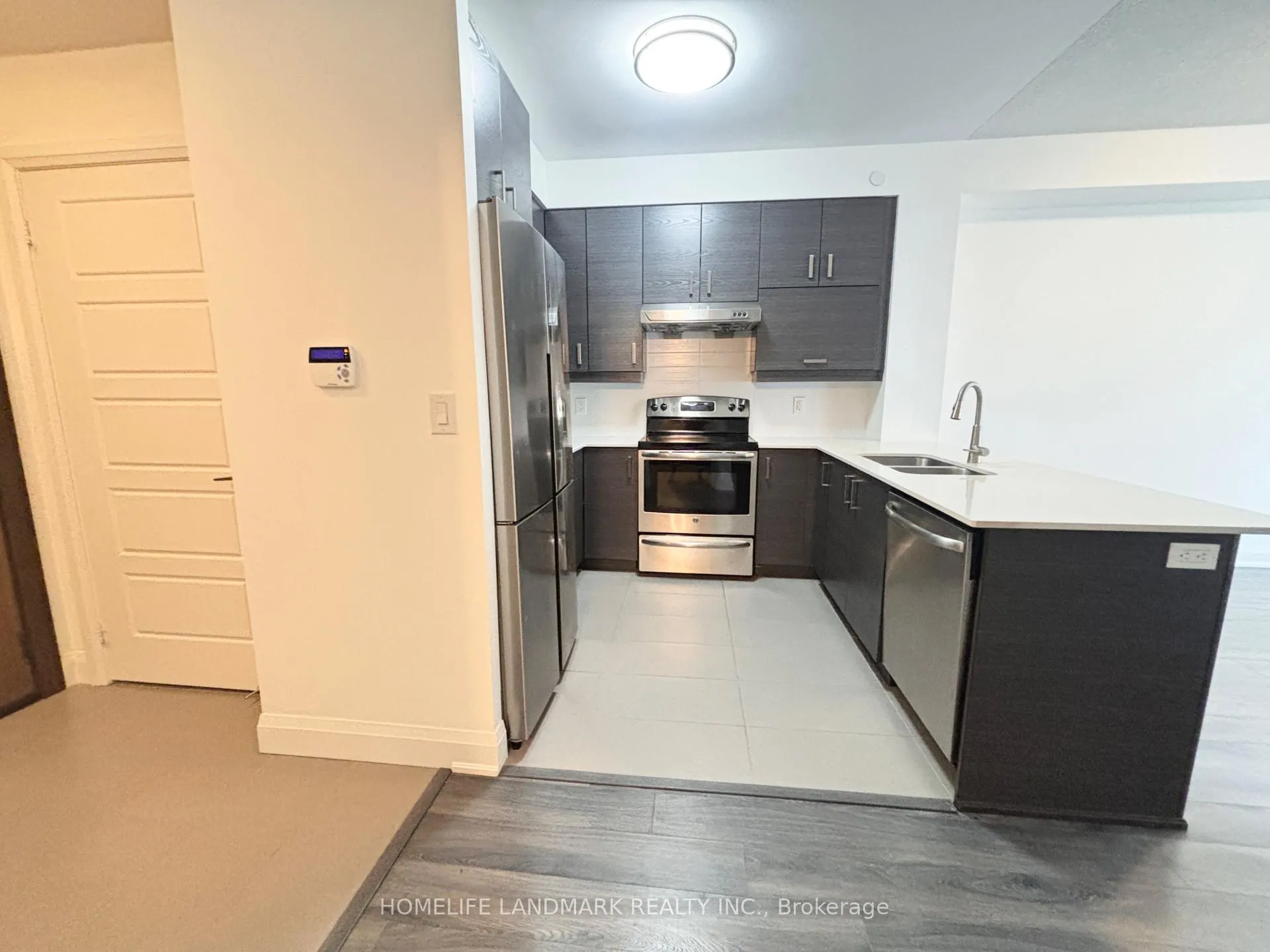 Photo 4 of Unit 207, 1 Uptown Drive, Markham, Unionville — HOMEH