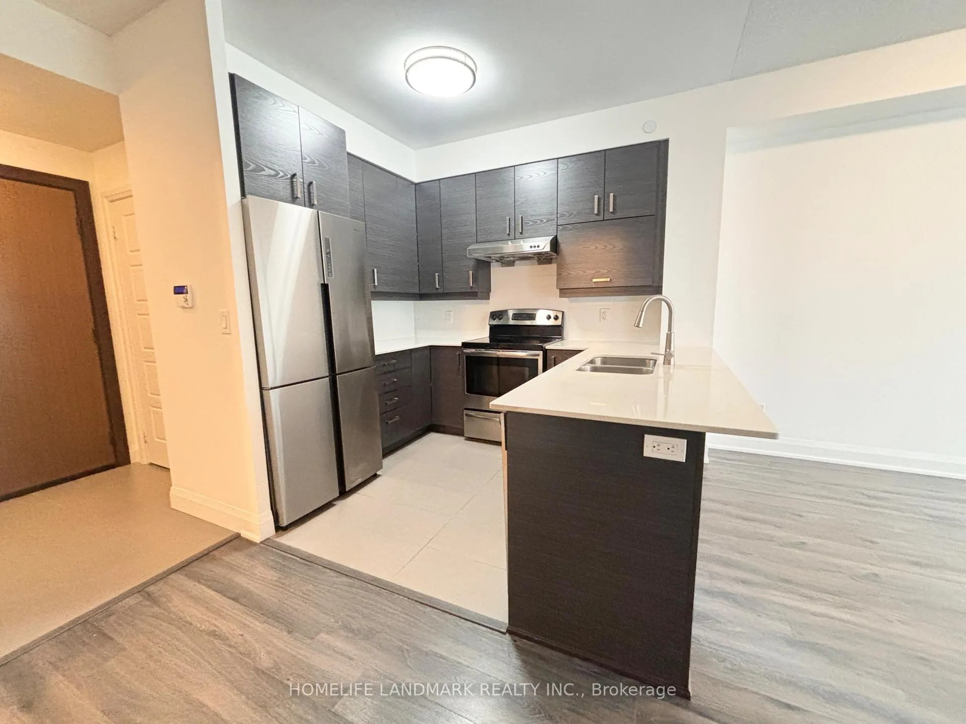 Photo 5 of Unit 207, 1 Uptown Drive, Markham, Unionville — HOMEH