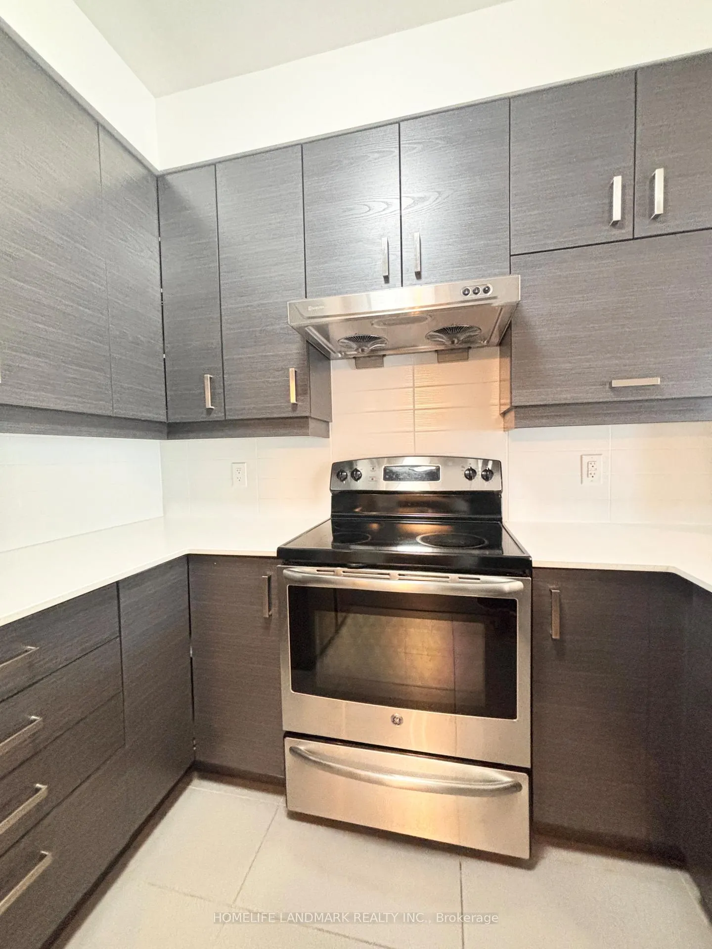 Photo 8 of Unit 207, 1 Uptown Drive, Markham, Unionville — HOMEH