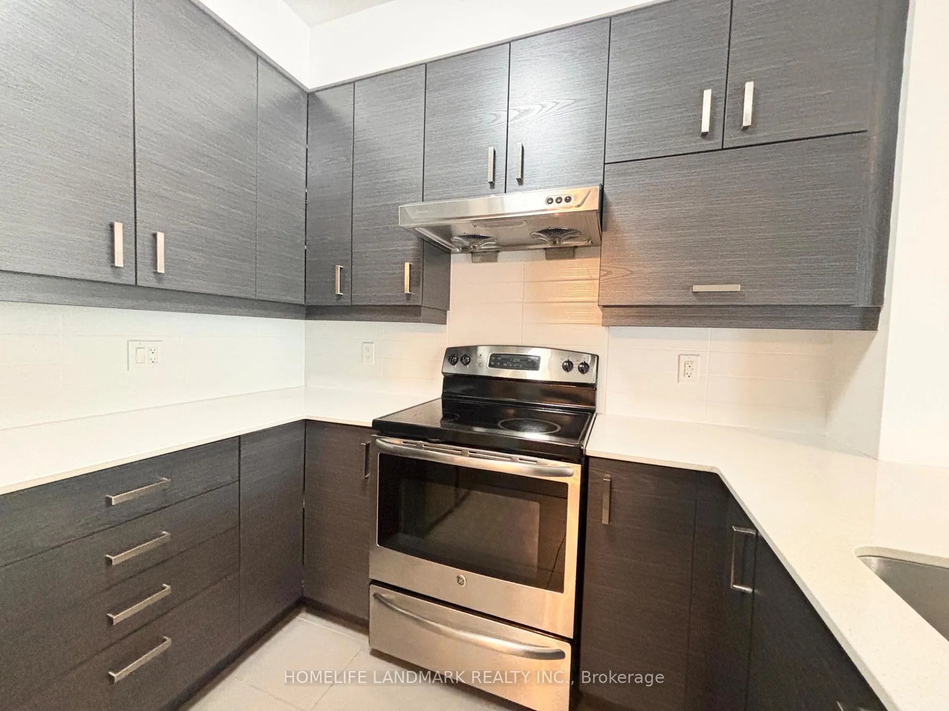 Photo 9 of Unit 207, 1 Uptown Drive, Markham, Unionville — HOMEH