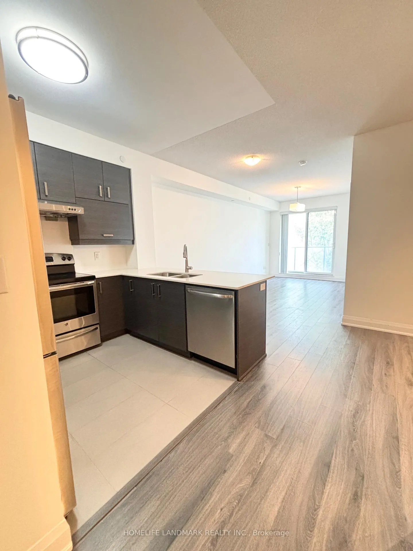 Photo 10 of Unit 207, 1 Uptown Drive, Markham, Unionville — HOMEH