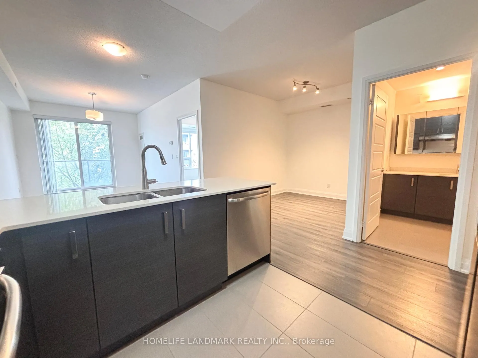 Photo 11 of Unit 207, 1 Uptown Drive, Markham, Unionville — HOMEH