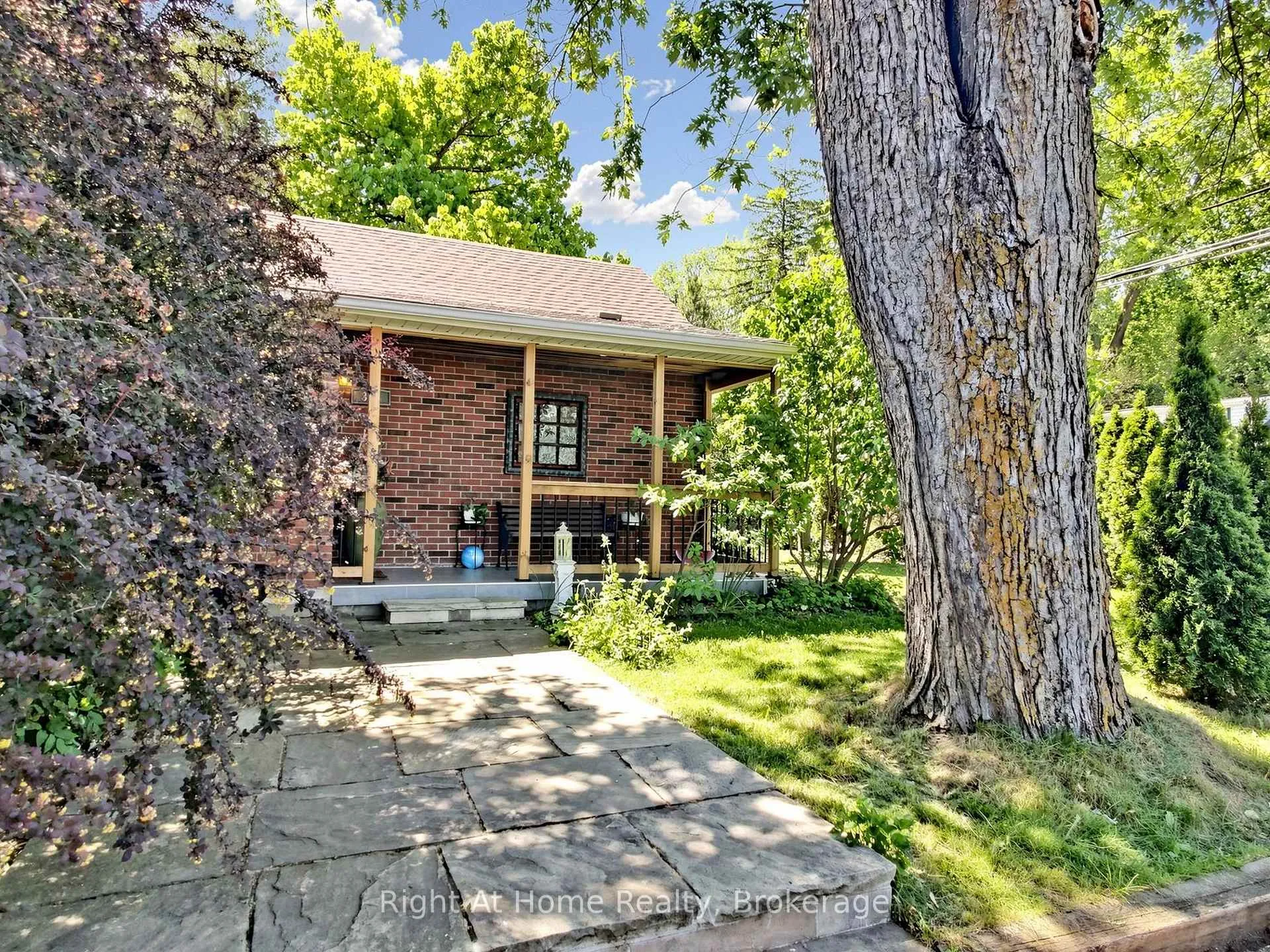 Photo 2 of 354 5th Concession Road W, Hamilton, Rural Flamborough — HOMEH