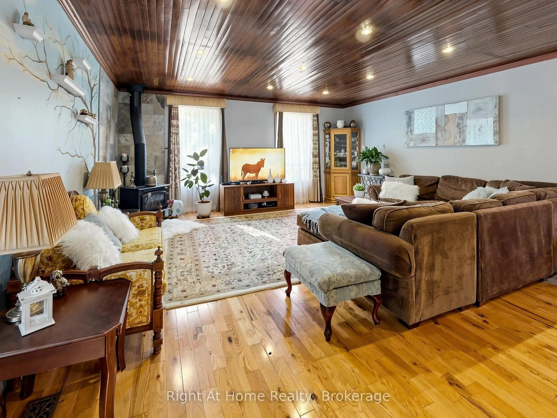 Photo 8 of 354 5th Concession Road W, Hamilton, Rural Flamborough — HOMEH