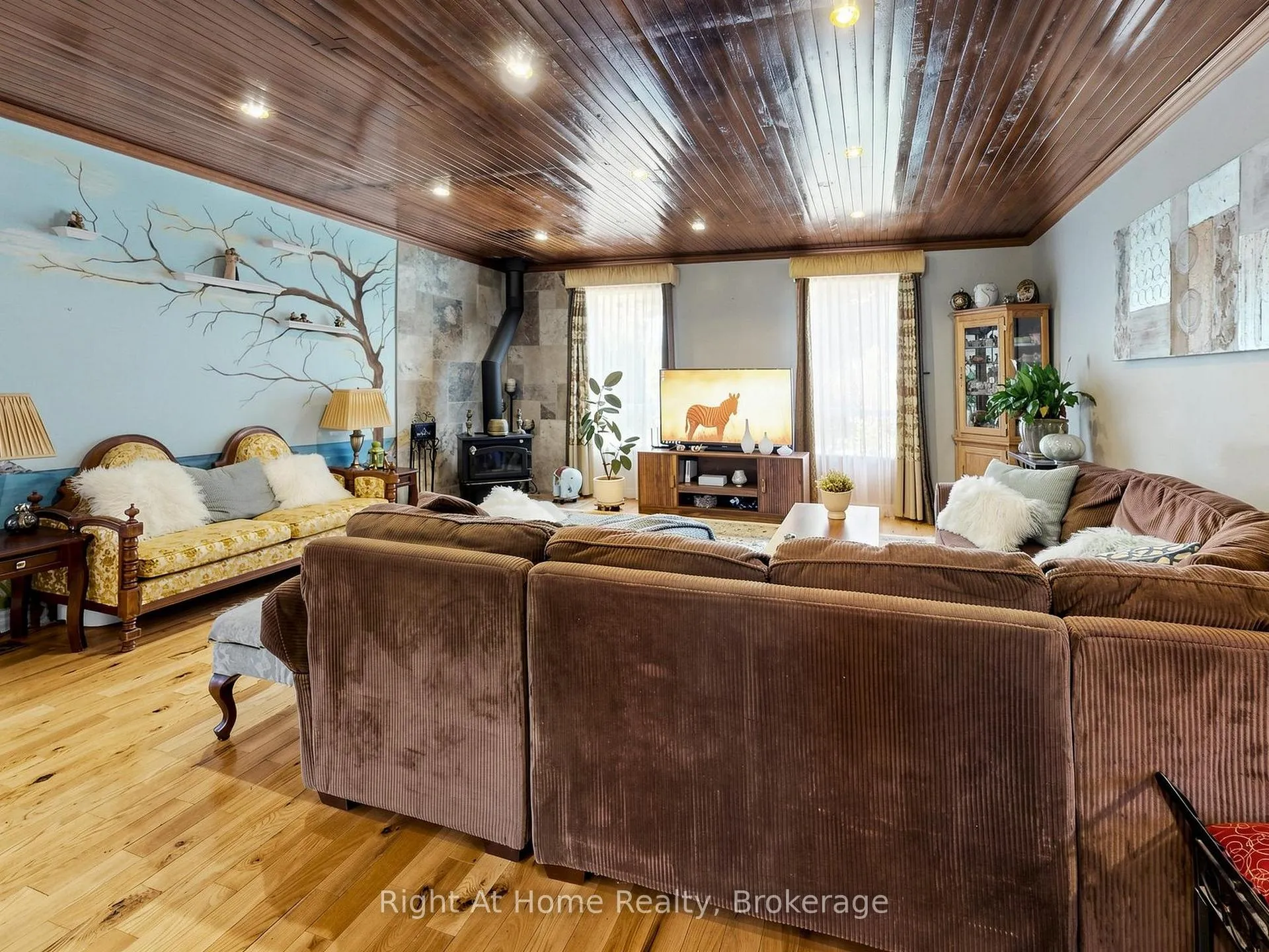 Photo 9 of 354 5th Concession Road W, Hamilton, Rural Flamborough — HOMEH