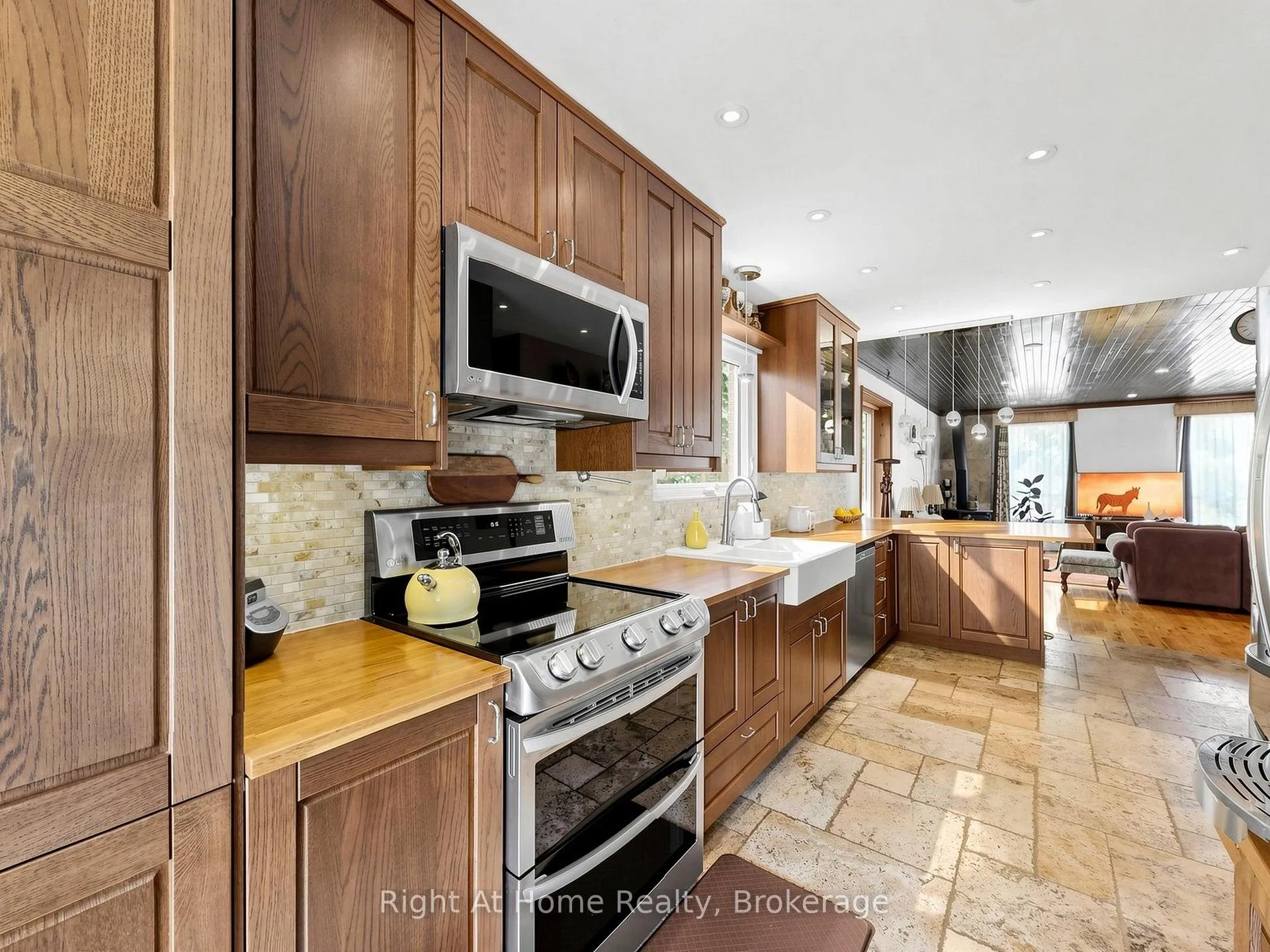 Photo 13 of 354 5th Concession Road W, Hamilton, Rural Flamborough — HOMEH