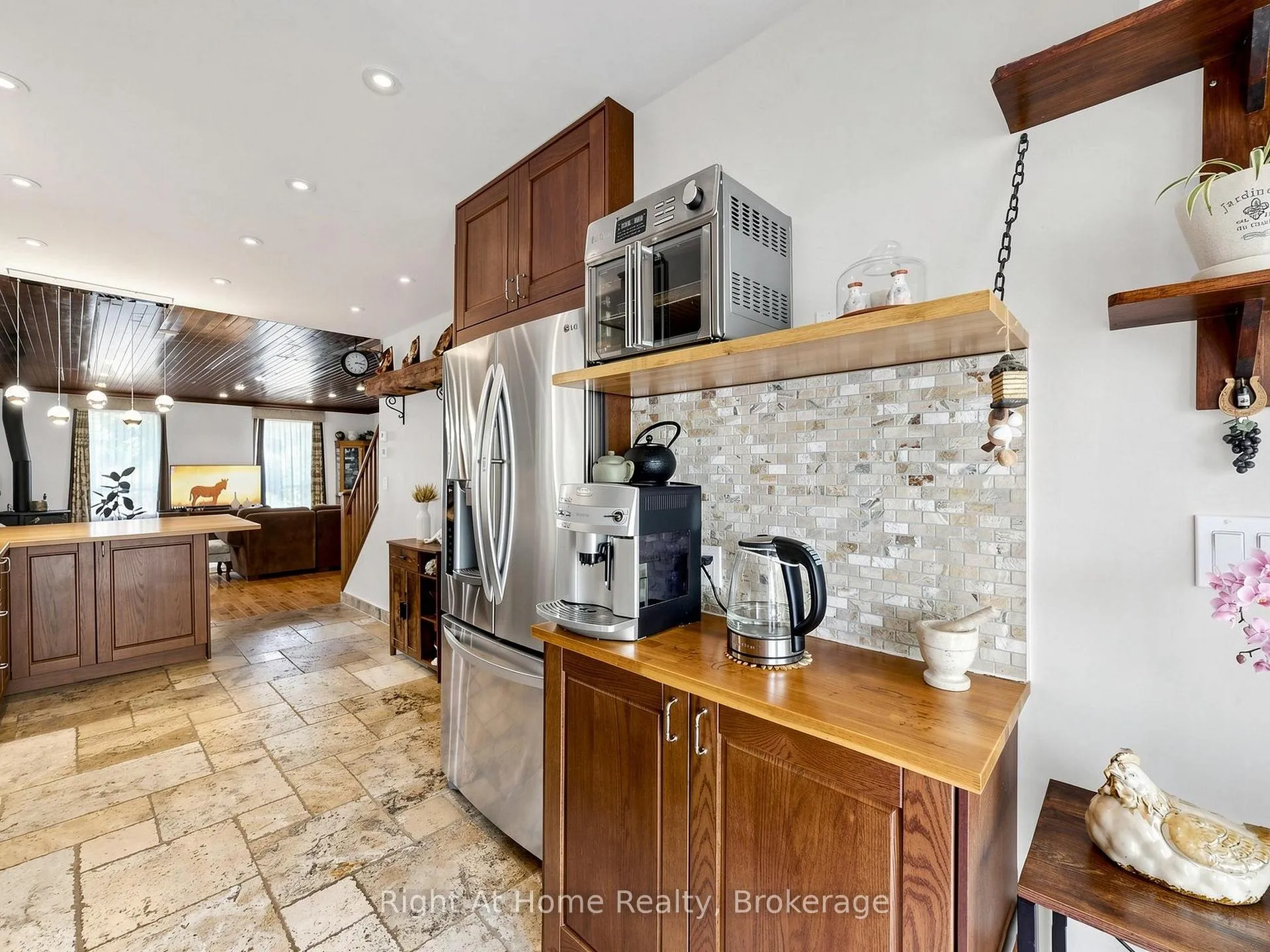 Photo 14 of 354 5th Concession Road W, Hamilton, Rural Flamborough — HOMEH