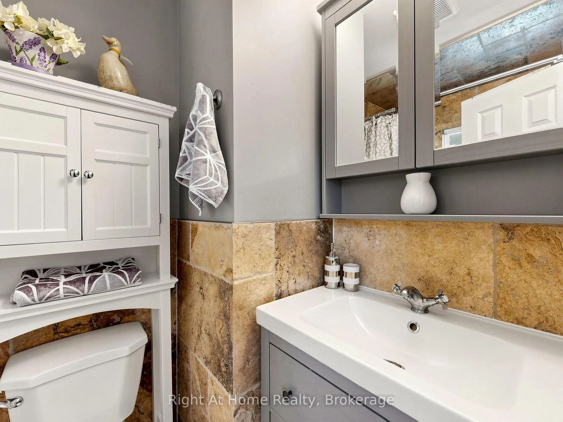 Photo 17 of 354 5th Concession Road W, Hamilton, Rural Flamborough — HOMEH