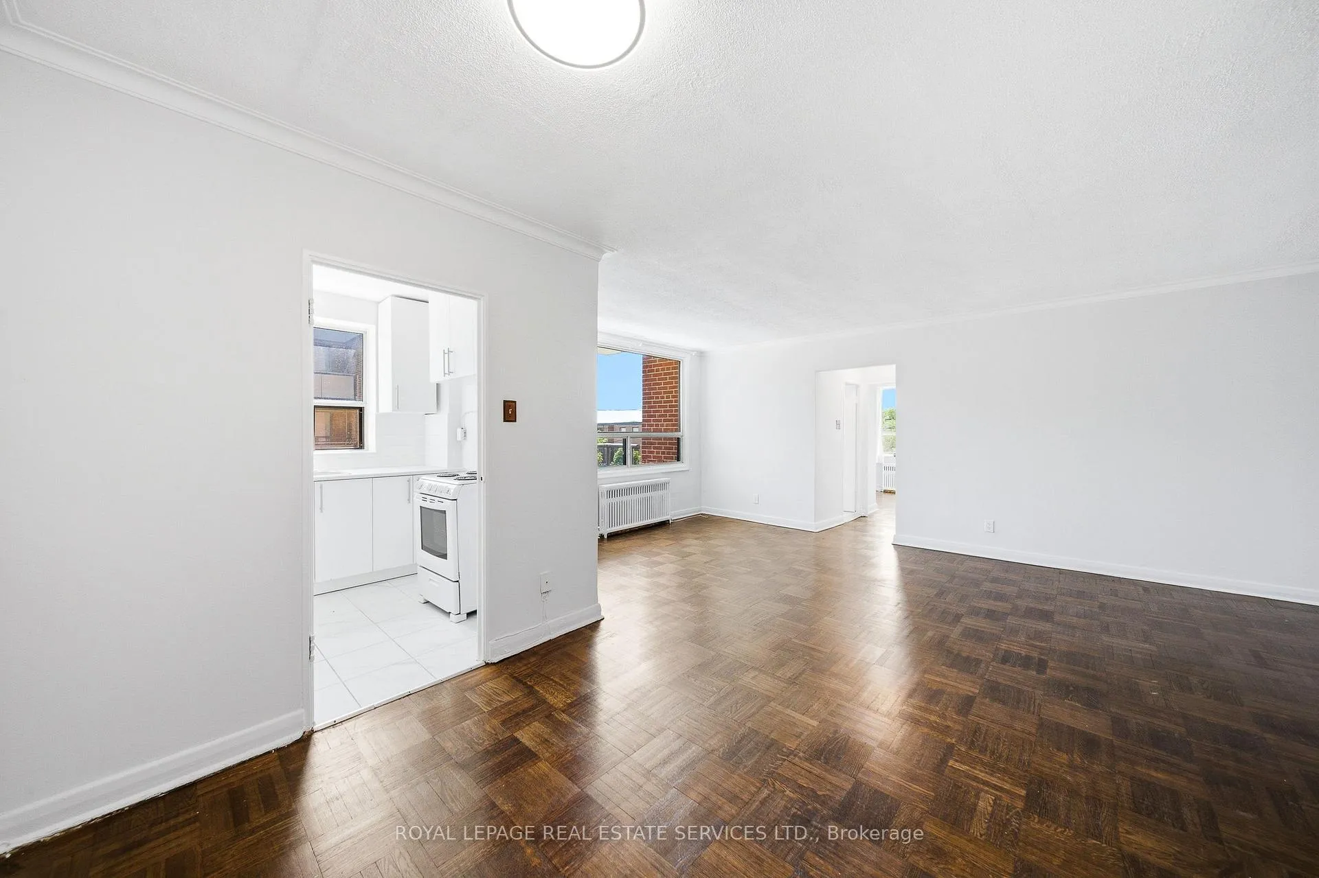 Photo 3 of Unit 104, 172 Berry Road, Etobicoke, Stonegate-Queensway — HOMEH