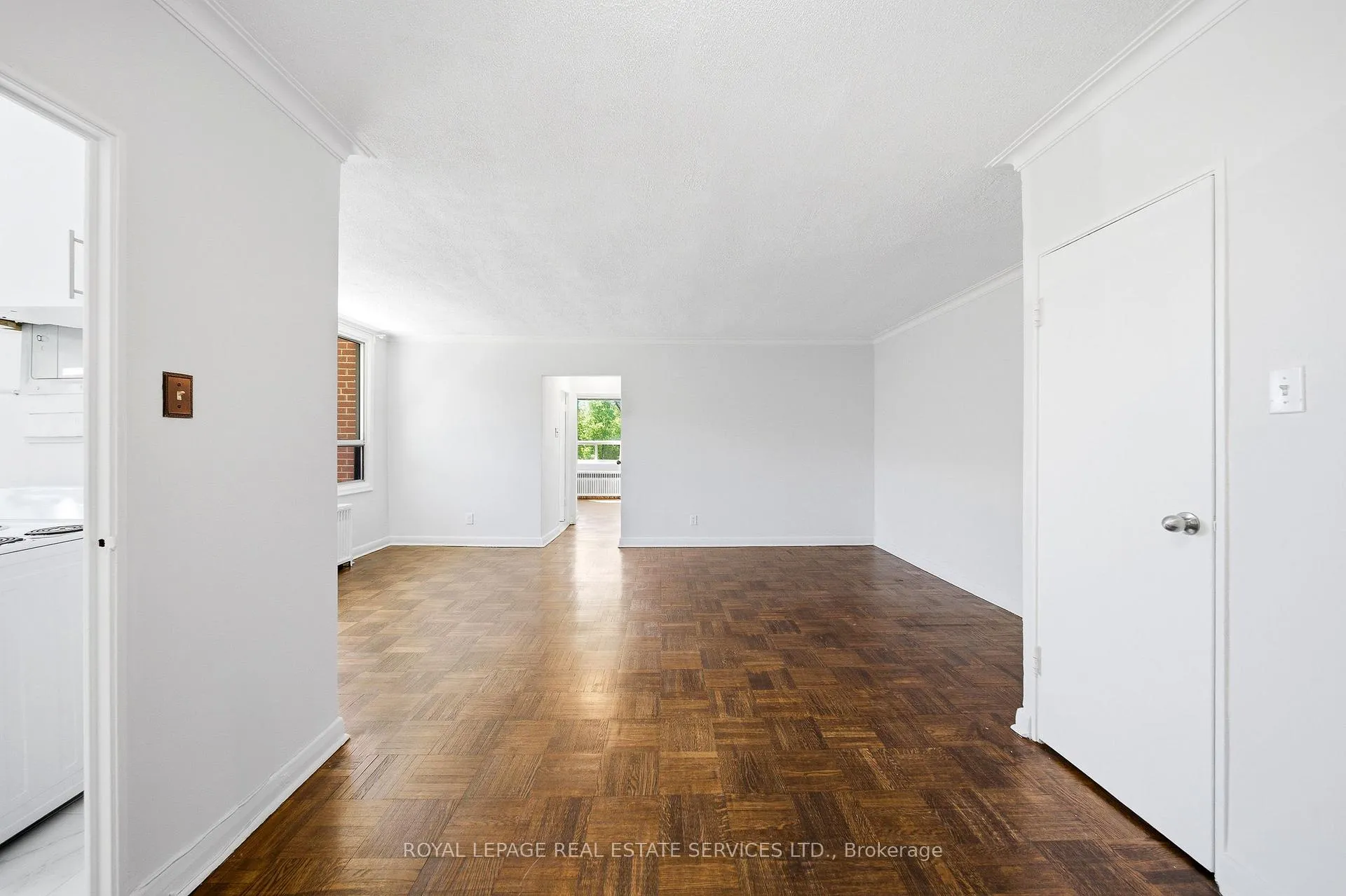 Photo 4 of Unit 104, 172 Berry Road, Etobicoke, Stonegate-Queensway — HOMEH