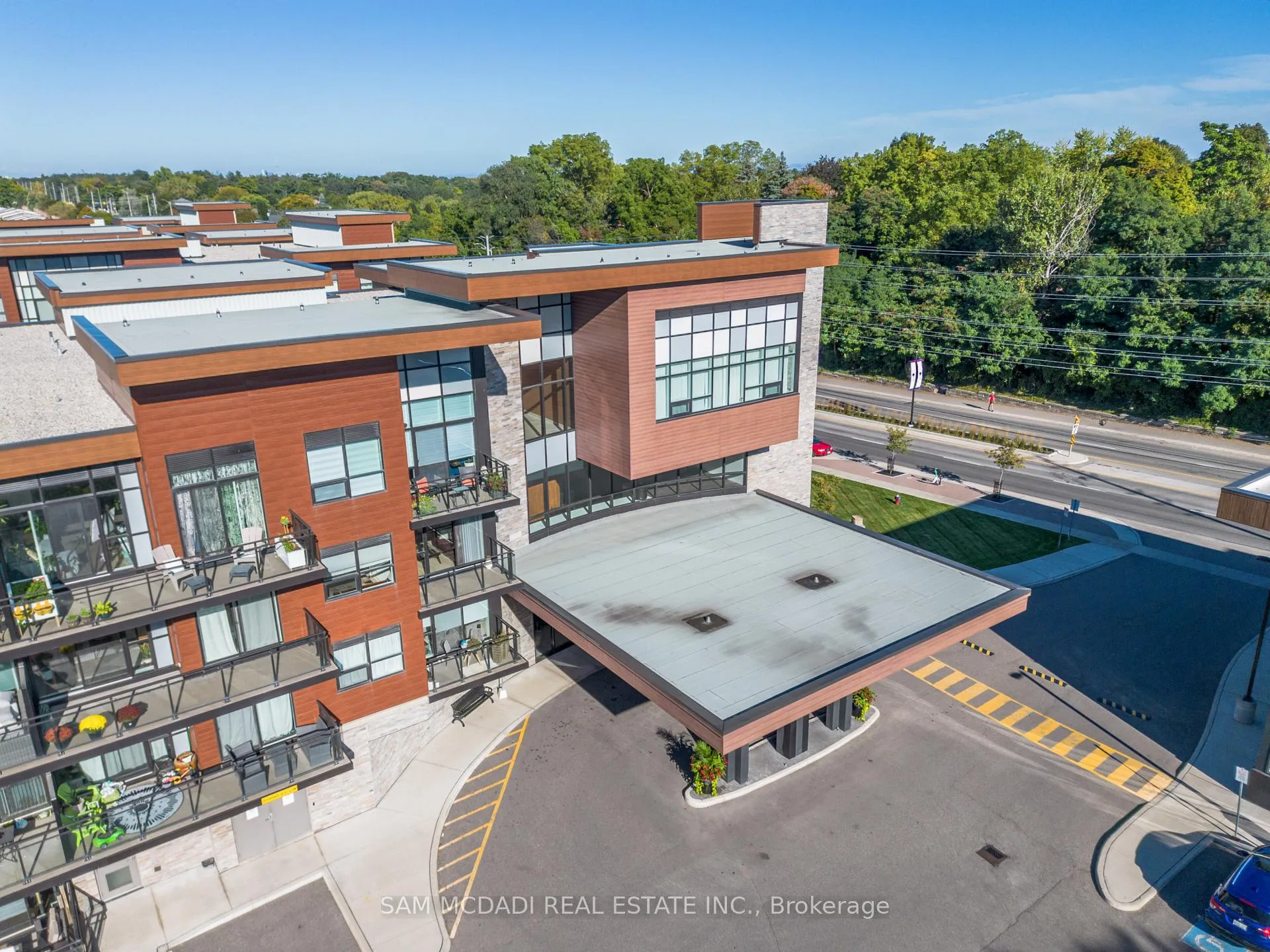 Front of Unit GR33, 1575 Lakeshore Road W