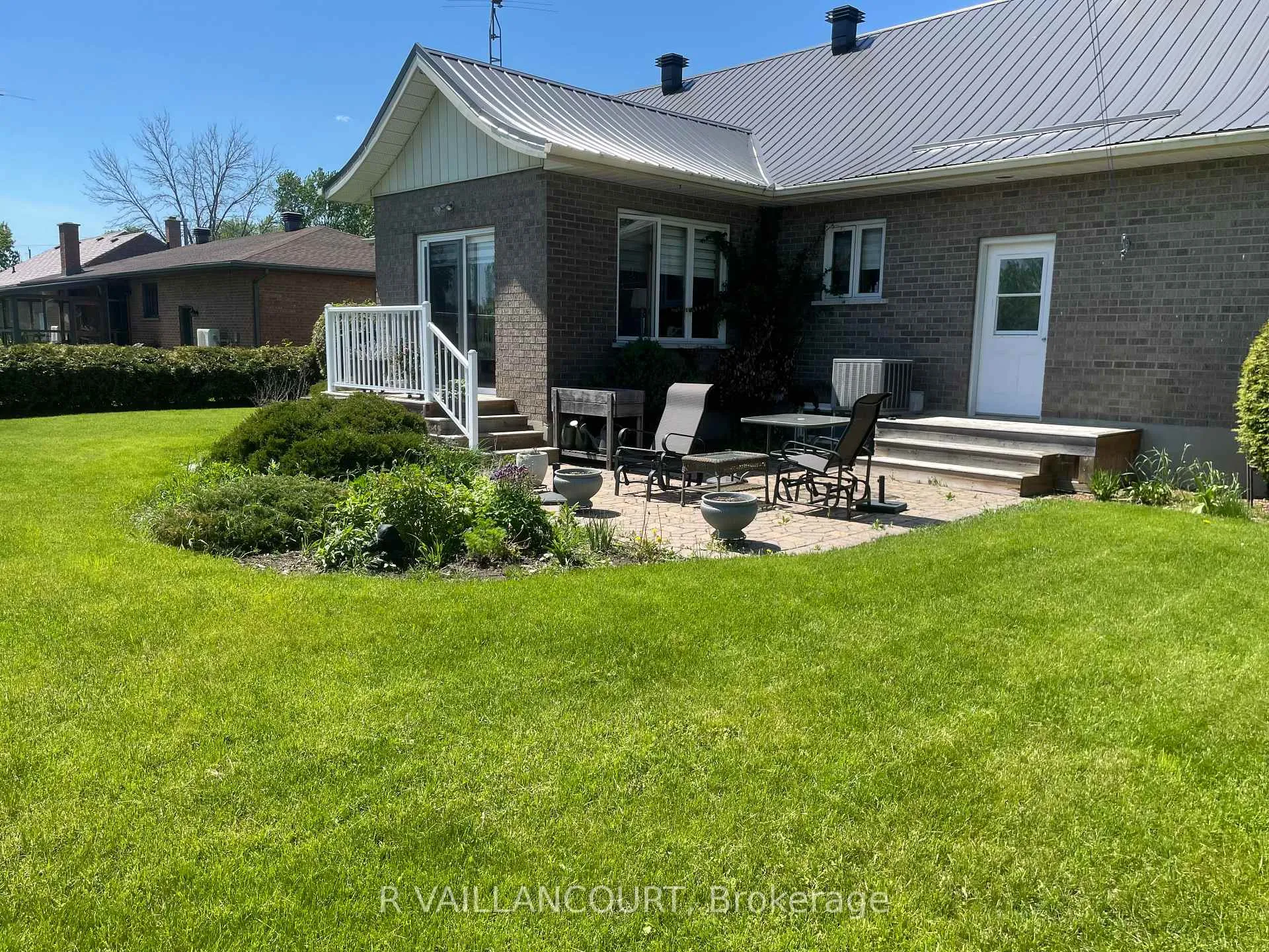 Photo 4 of Unit A & B, 46 William Street, North Glengarry, Alexandria — HOMEH