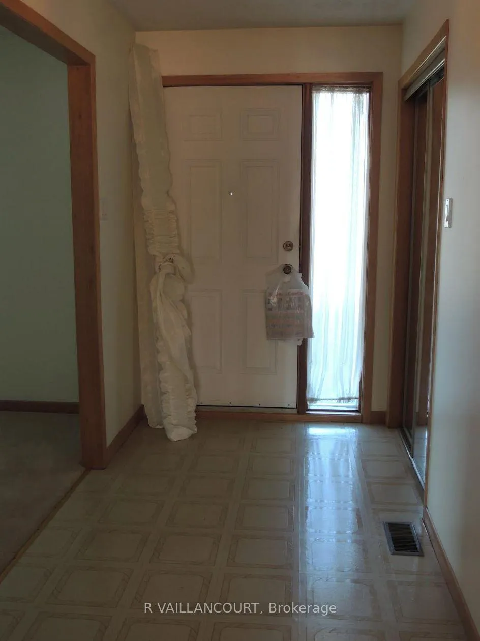 Photo 5 of Unit A & B, 46 William Street, North Glengarry, Alexandria — HOMEH