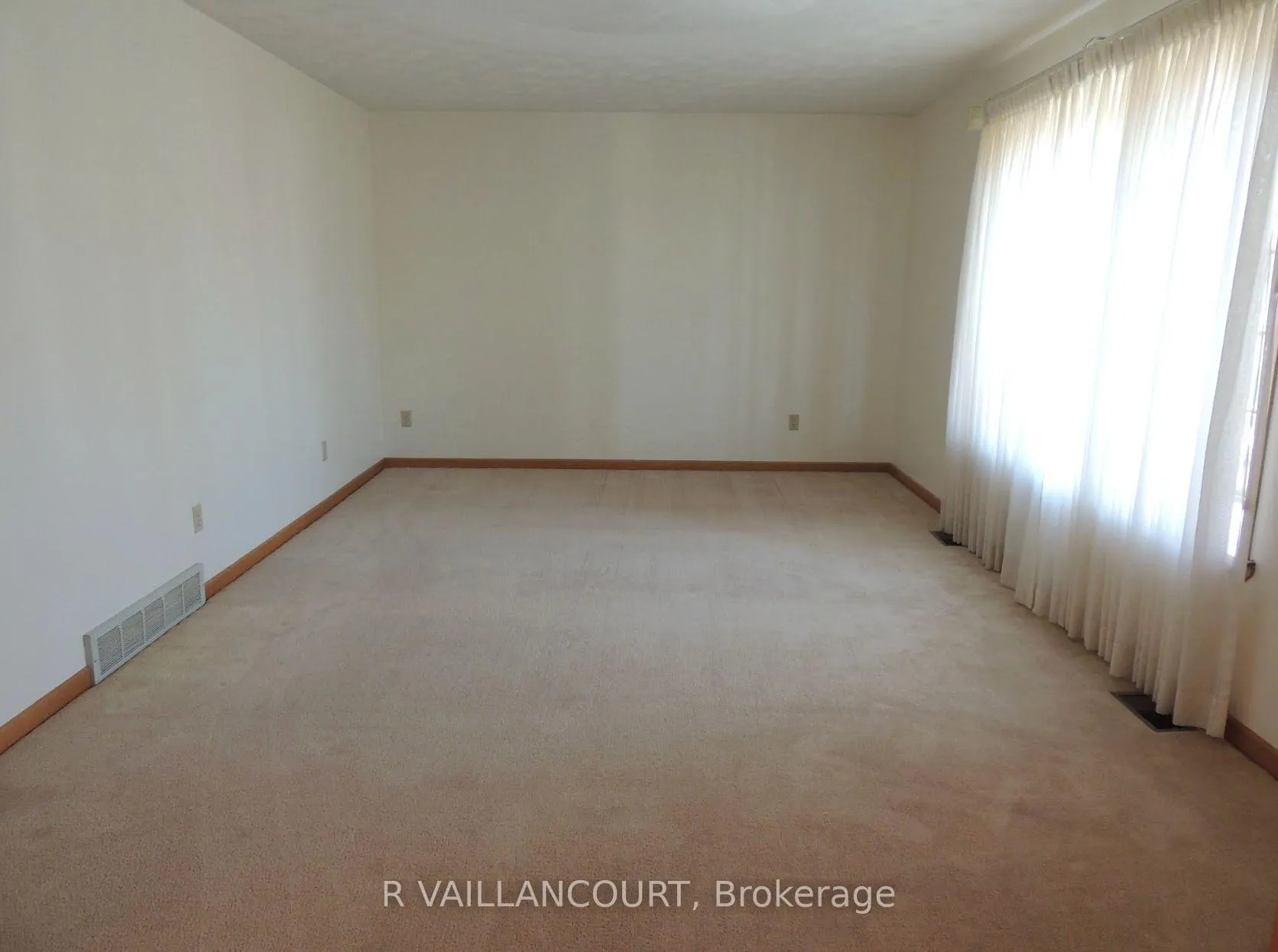 Photo 6 of Unit A & B, 46 William Street, North Glengarry, Alexandria — HOMEH