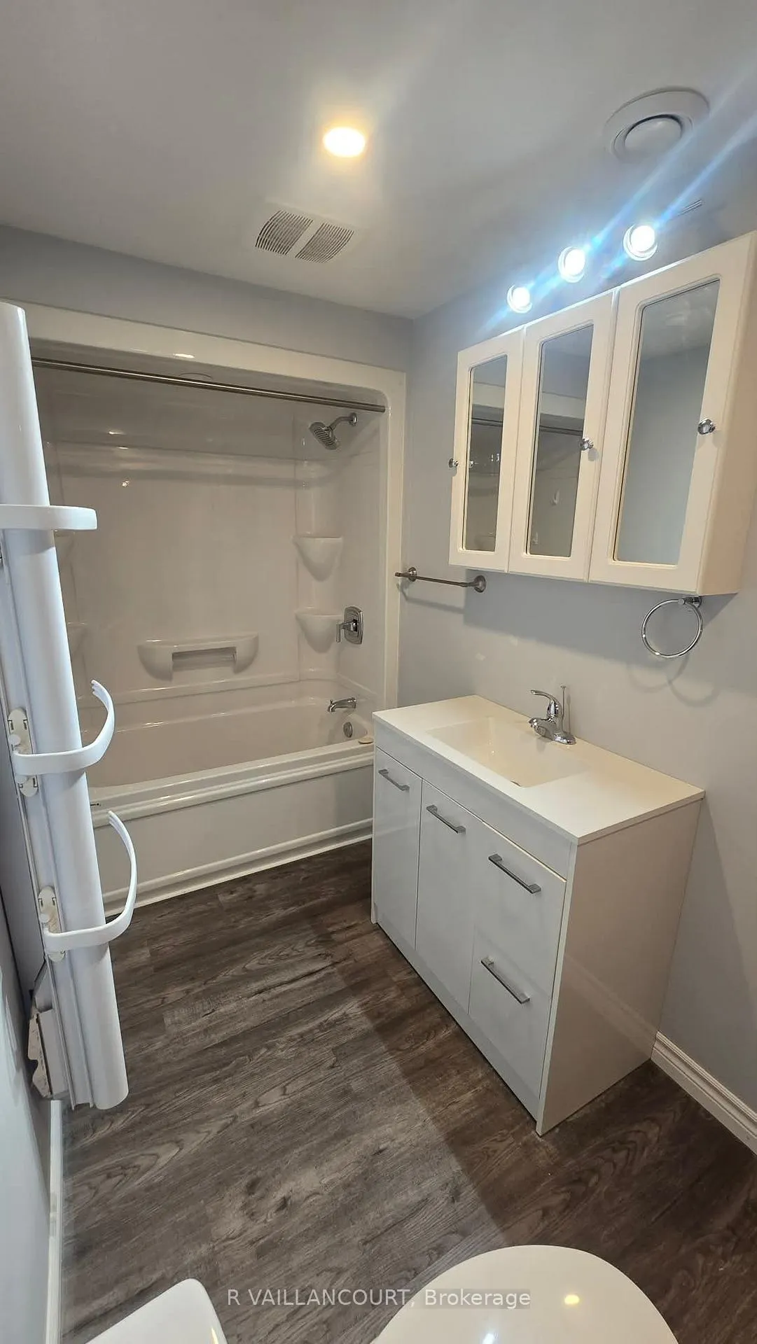Photo 38 of Unit A & B, 46 William Street, North Glengarry, Alexandria — HOMEH