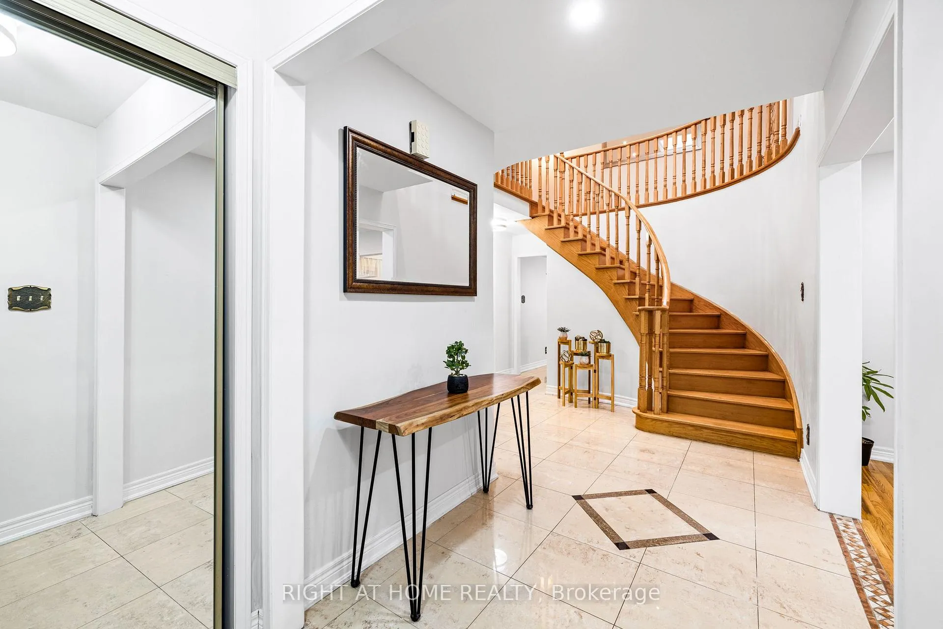 Photo 2 of 4469 Idlewilde Crescent, Mississauga, Central Erin Mills — HOMEH