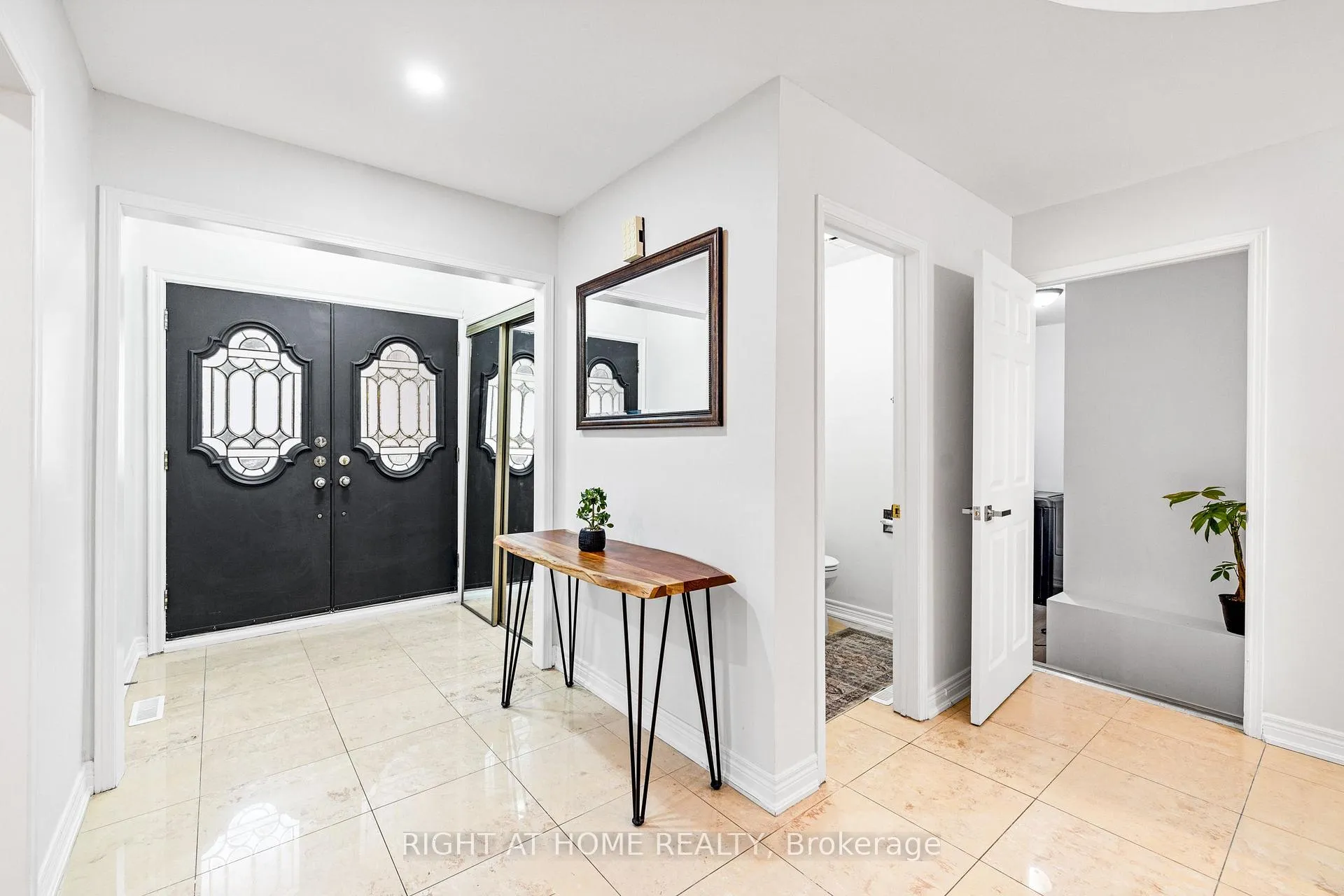 Photo 3 of 4469 Idlewilde Crescent, Mississauga, Central Erin Mills — HOMEH