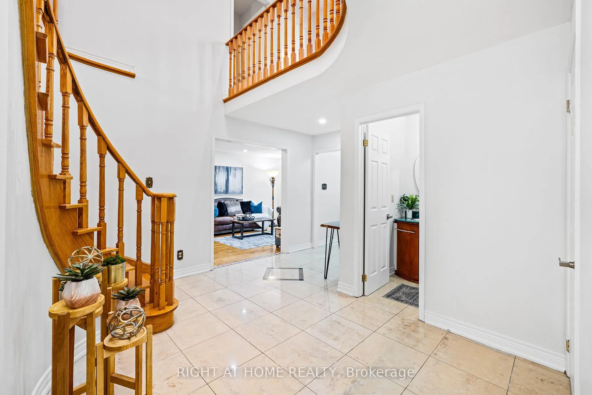 Photo 4 of 4469 Idlewilde Crescent, Mississauga, Central Erin Mills — HOMEH