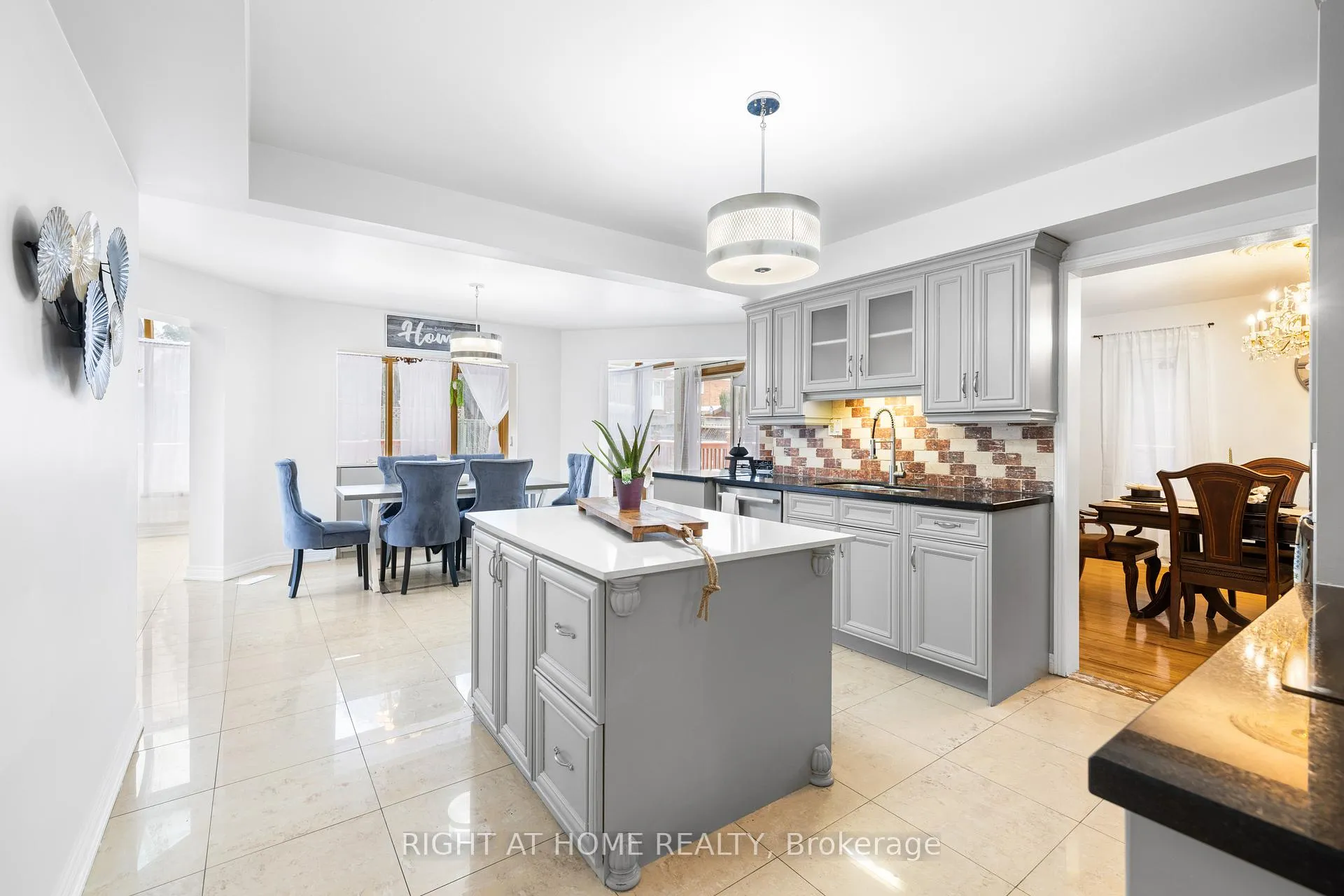 Photo 6 of 4469 Idlewilde Crescent, Mississauga, Central Erin Mills — HOMEH