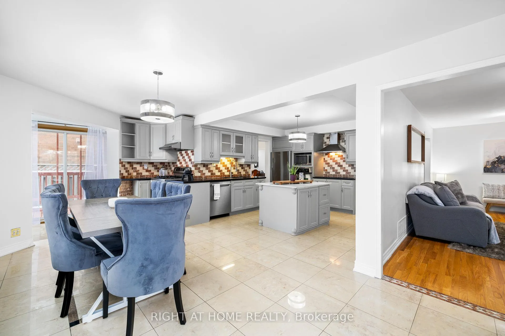 Photo 8 of 4469 Idlewilde Crescent, Mississauga, Central Erin Mills — HOMEH