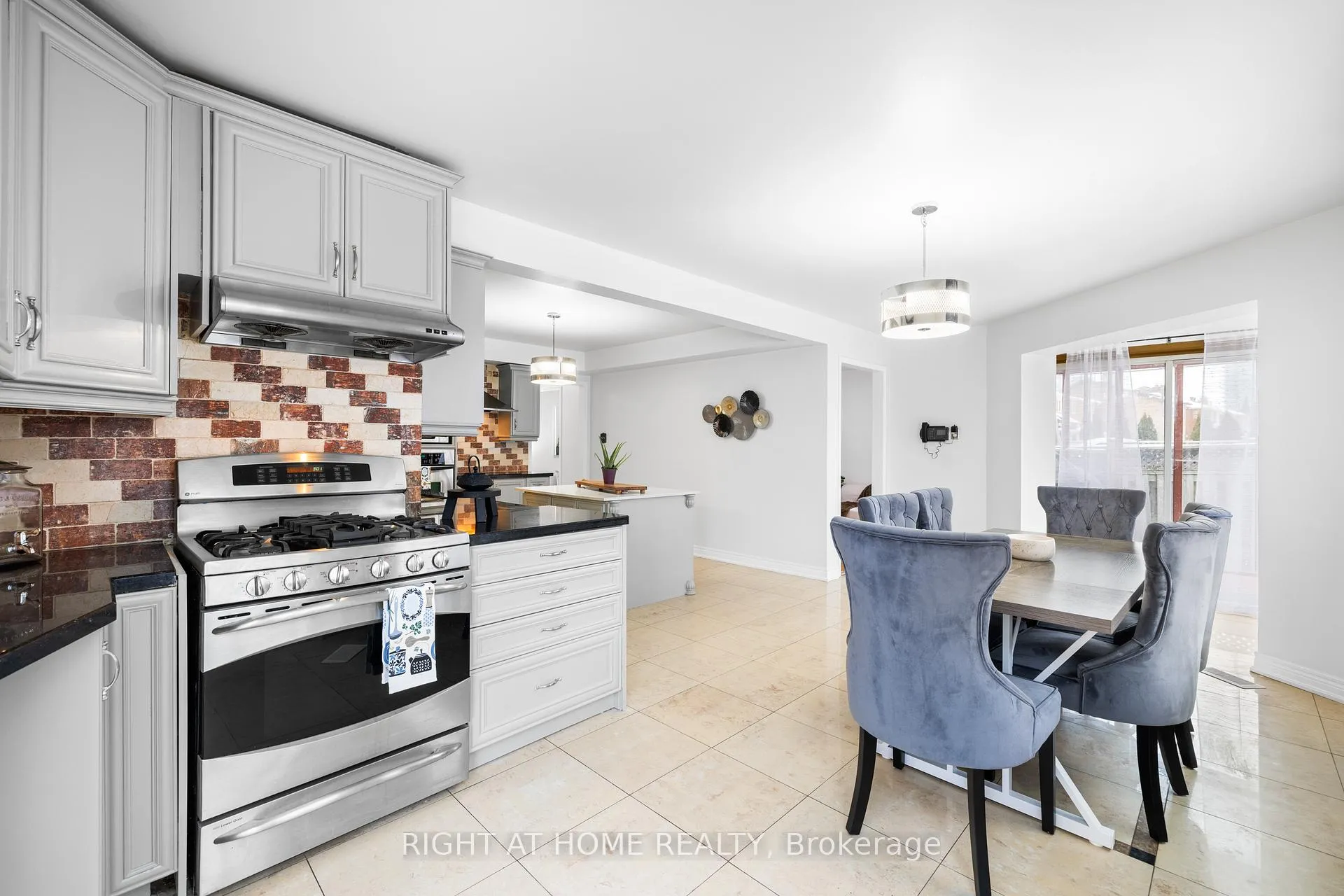 Photo 9 of 4469 Idlewilde Crescent, Mississauga, Central Erin Mills — HOMEH