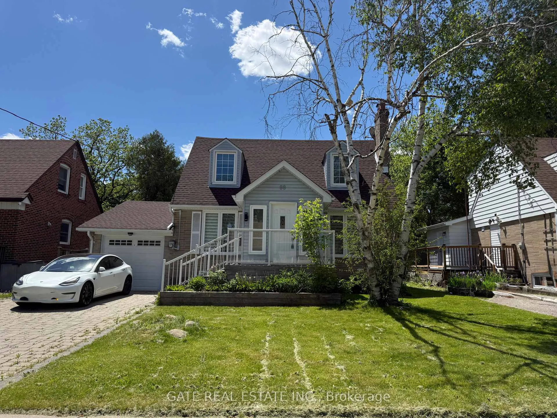 Photo 1 of 88 Lawrence Avenue, Richmond Hill, Crosby — HOMEH