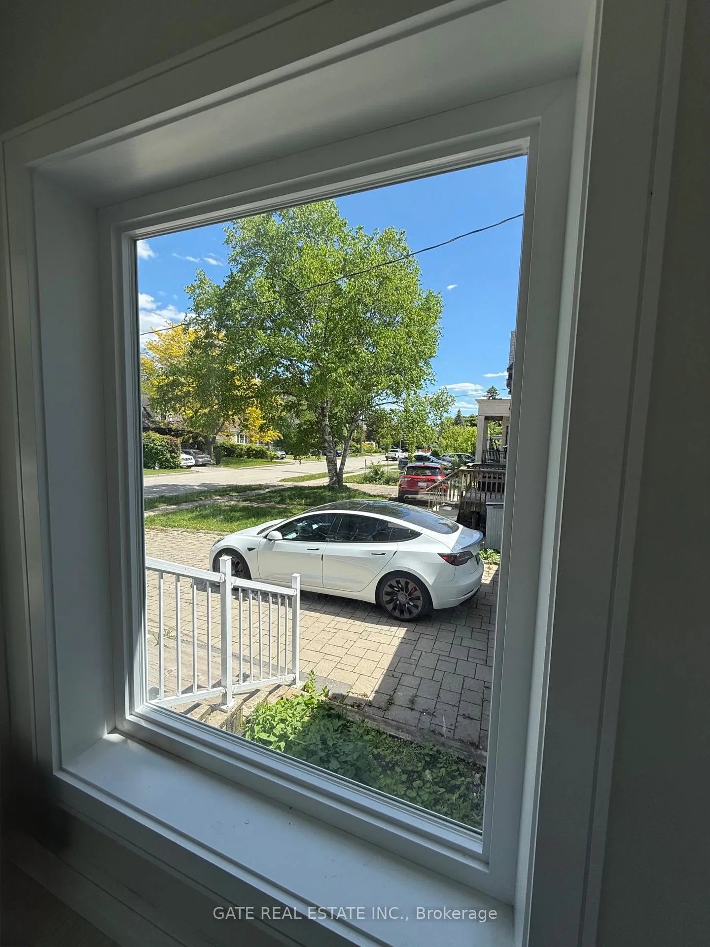 Photo 4 of 88 Lawrence Avenue, Richmond Hill, Crosby — HOMEH